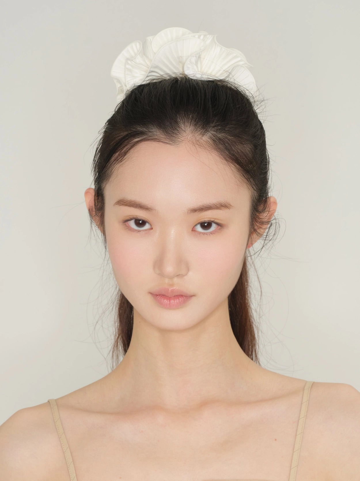 lolla-seasonless-ripple-frill-scrunchie-(white)