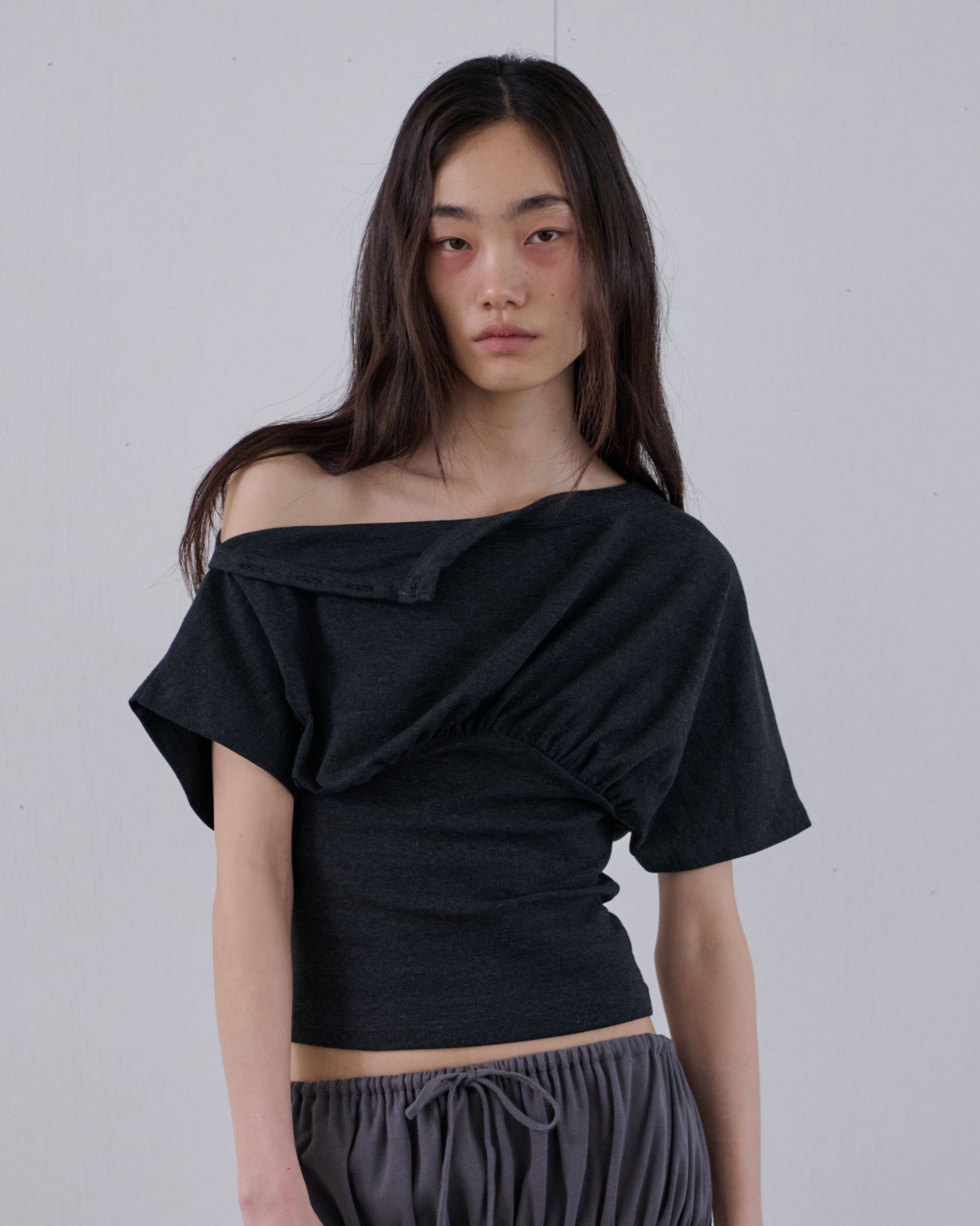 ordes-ss-26-asym-button-shoulder-tee-charcoal-charcoal-s