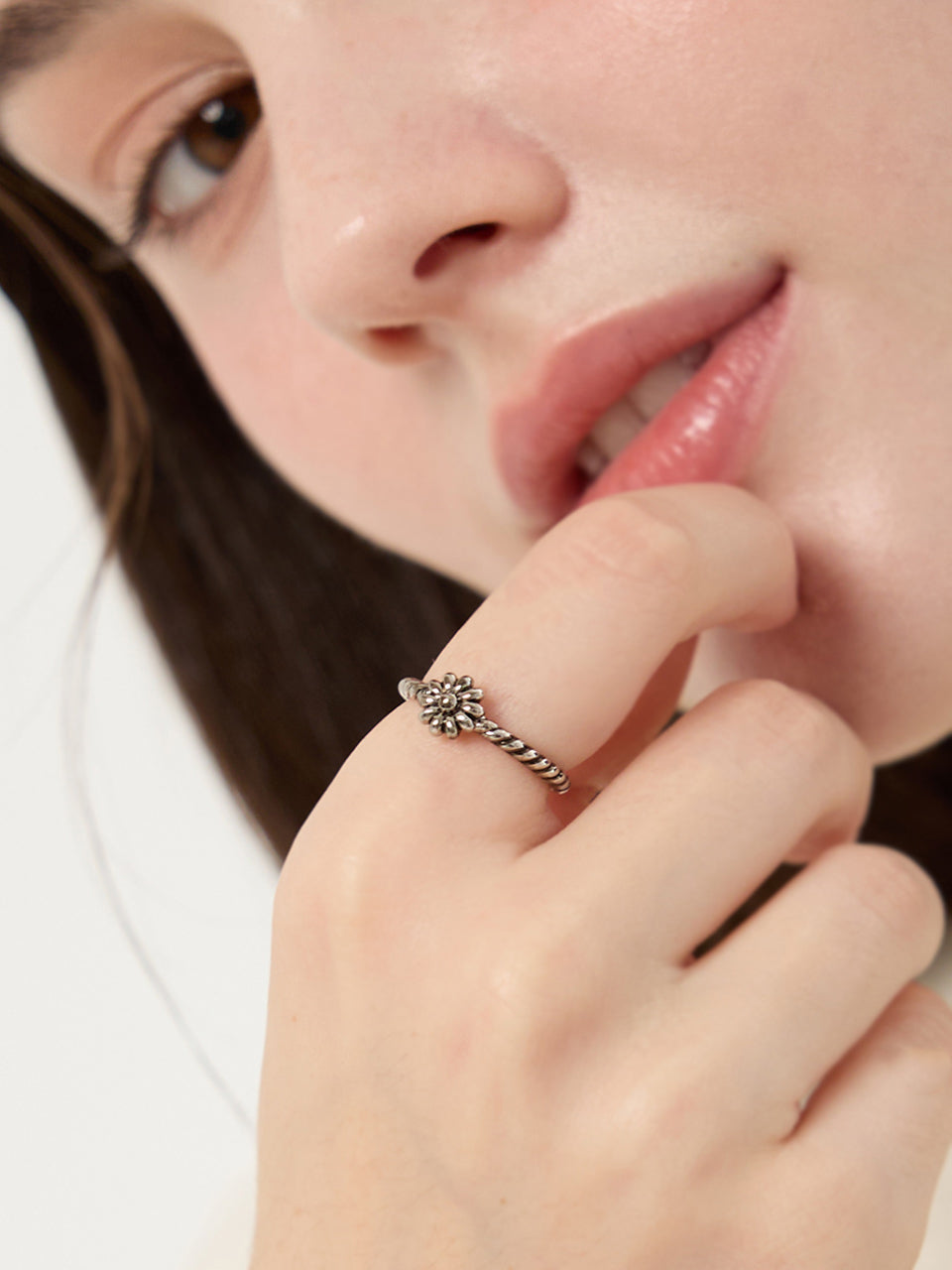 lombrillant-fw-25-fleur-vintage-ring-silver-s