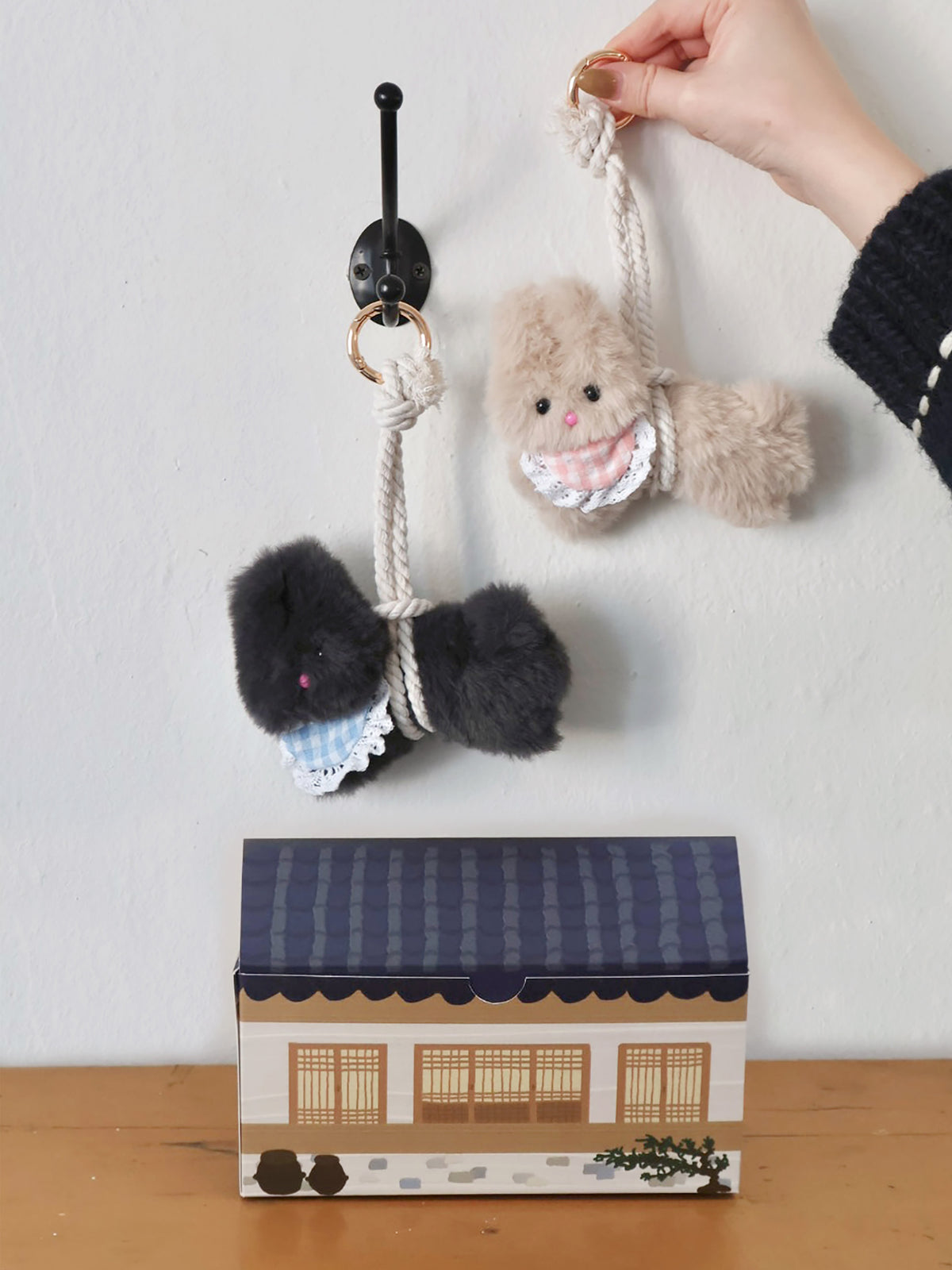 olivet-fw-26-lucky-bunny-keyring-grey-s