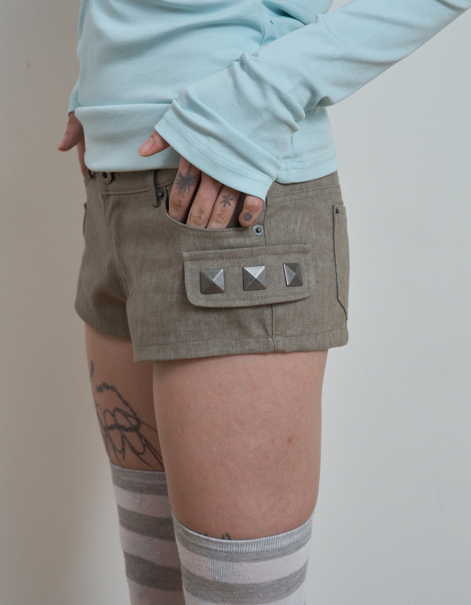setup-exe-fw-26-square-studded-shorts-beige-beige-s