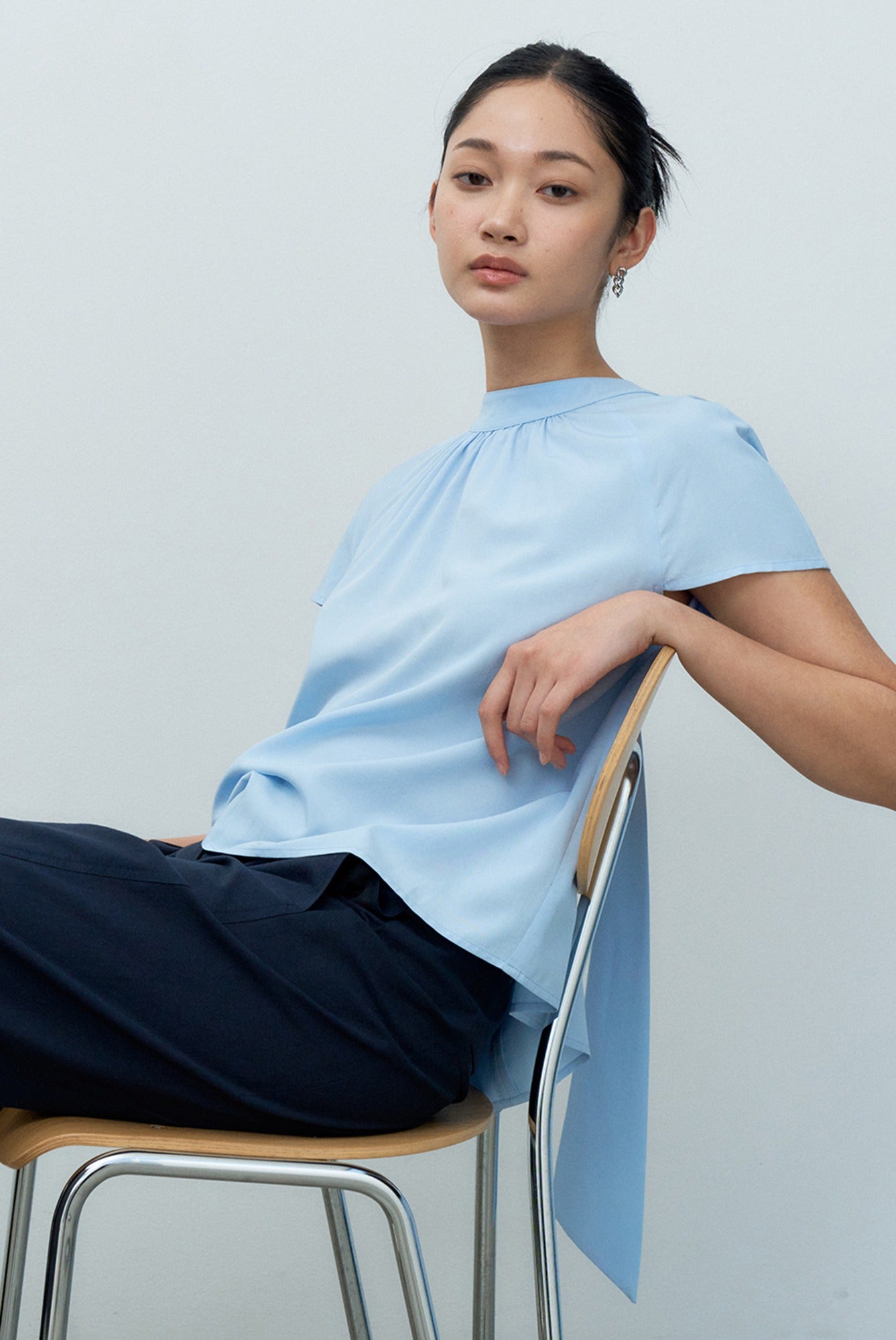 makeatoast-ss-25-shirring-back-ribbon-blouse-(blue)