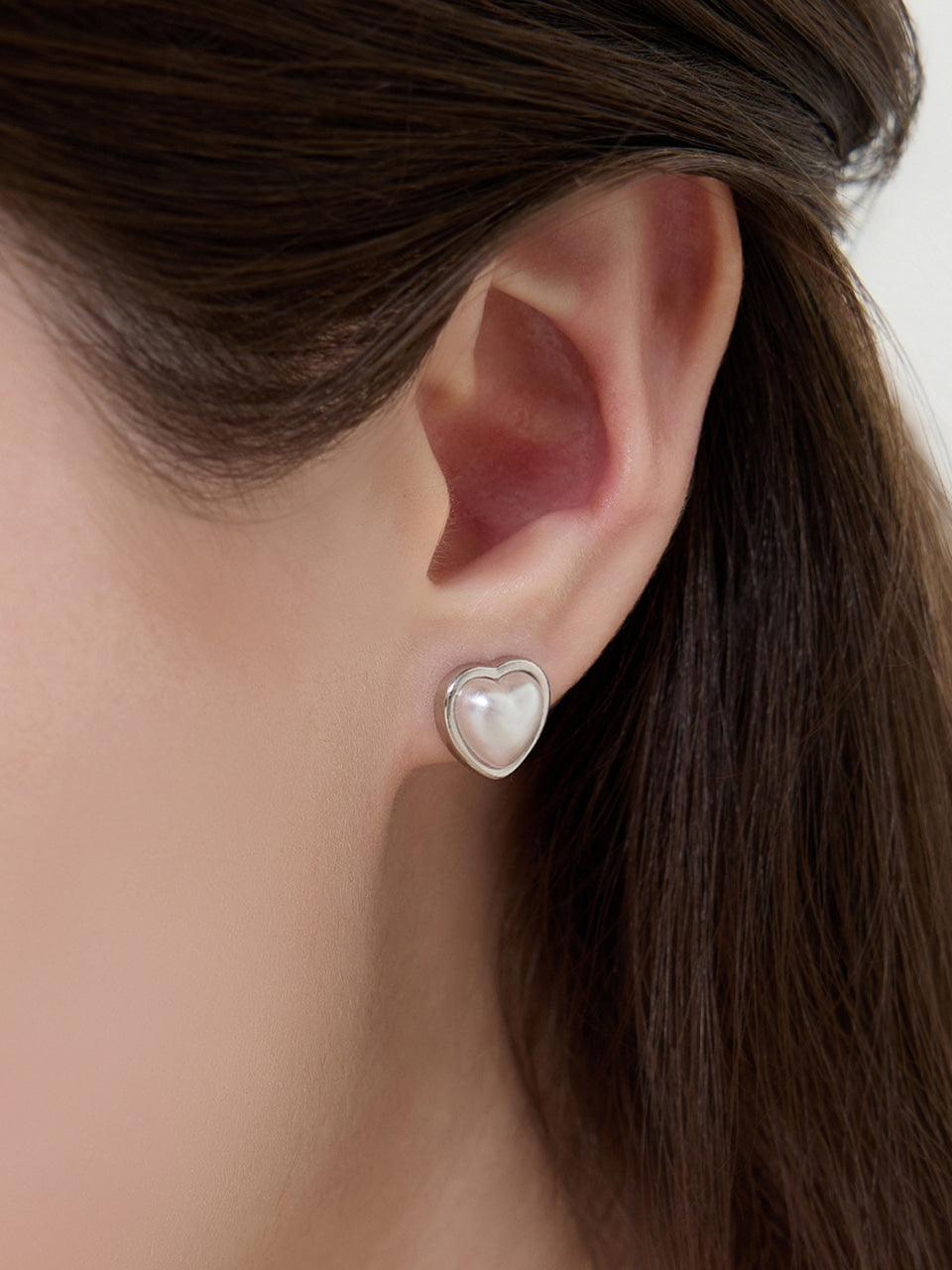 lombrillant-fw-25-pearl-heart-earrings-silver-s