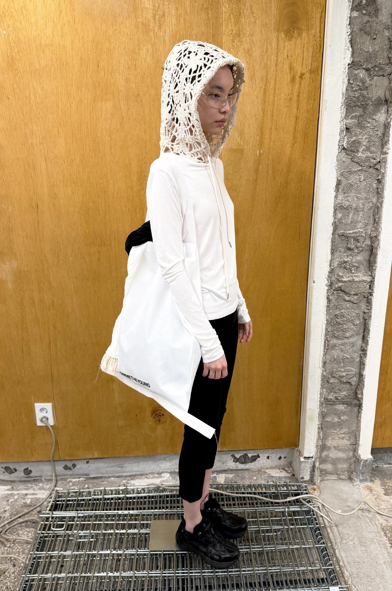 gimmetheyoung-ss-26-g-crochet-hood-top-white-white-s