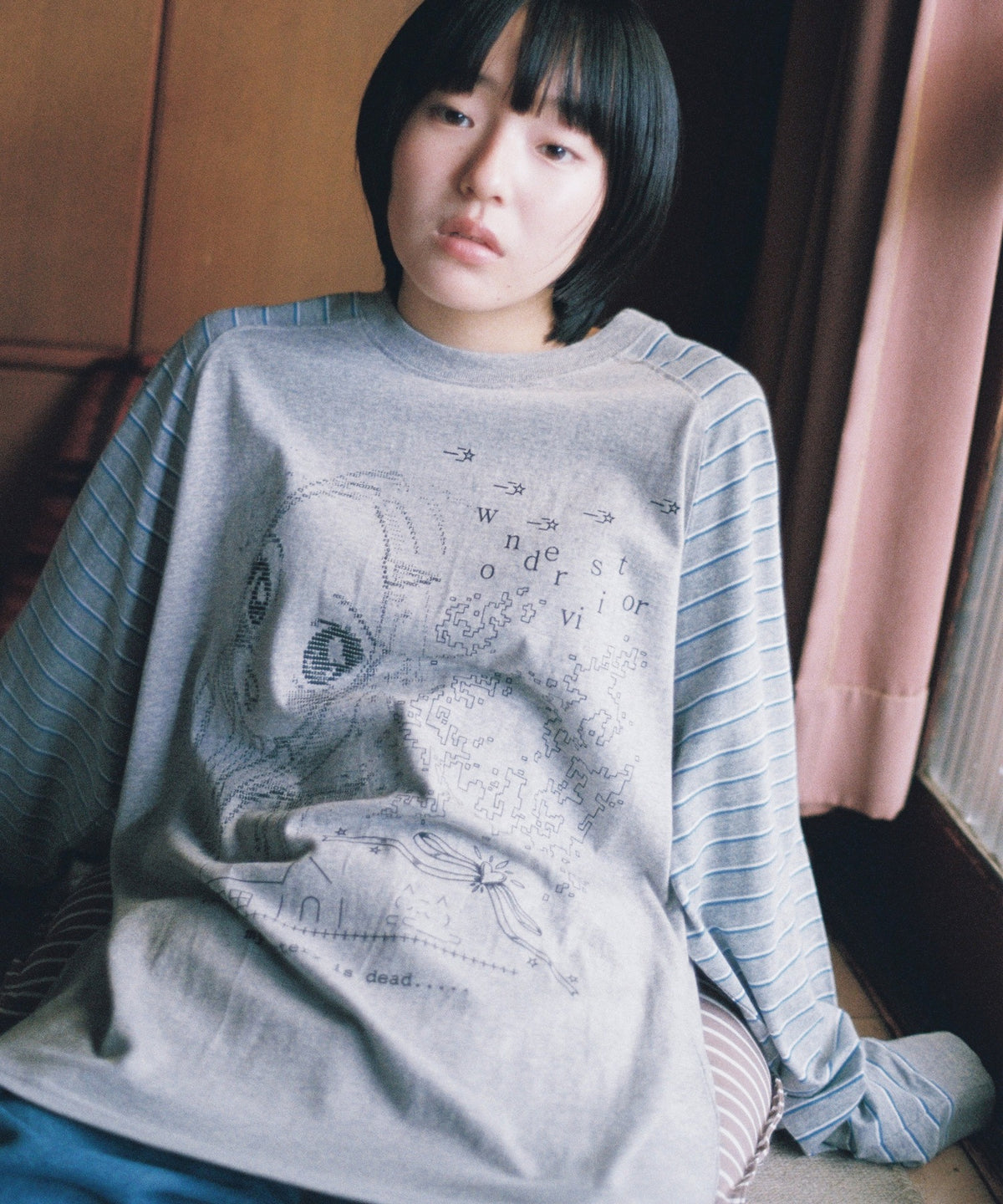 wonder-visitor-fw-26-heesu-collage-raglan-ls-t-melange-grey-melange-gray-size