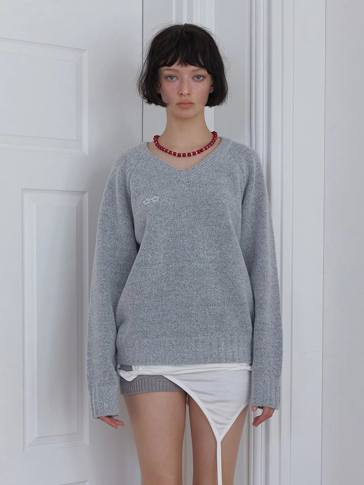 meenderi-ss-26-classic-logo-v-neck-knit-grey-grey-s