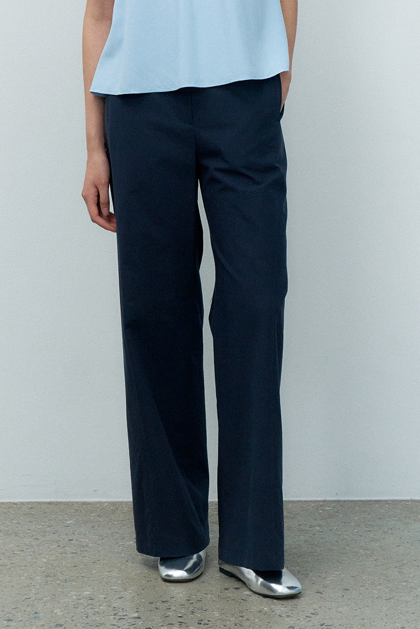 makeatoast-ss-25-linen-like-lowrise-wide-pants-(navy)