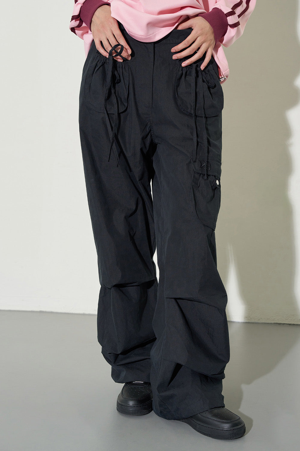illigo-fw-24-twotuck-pocket-cargo-pants-black