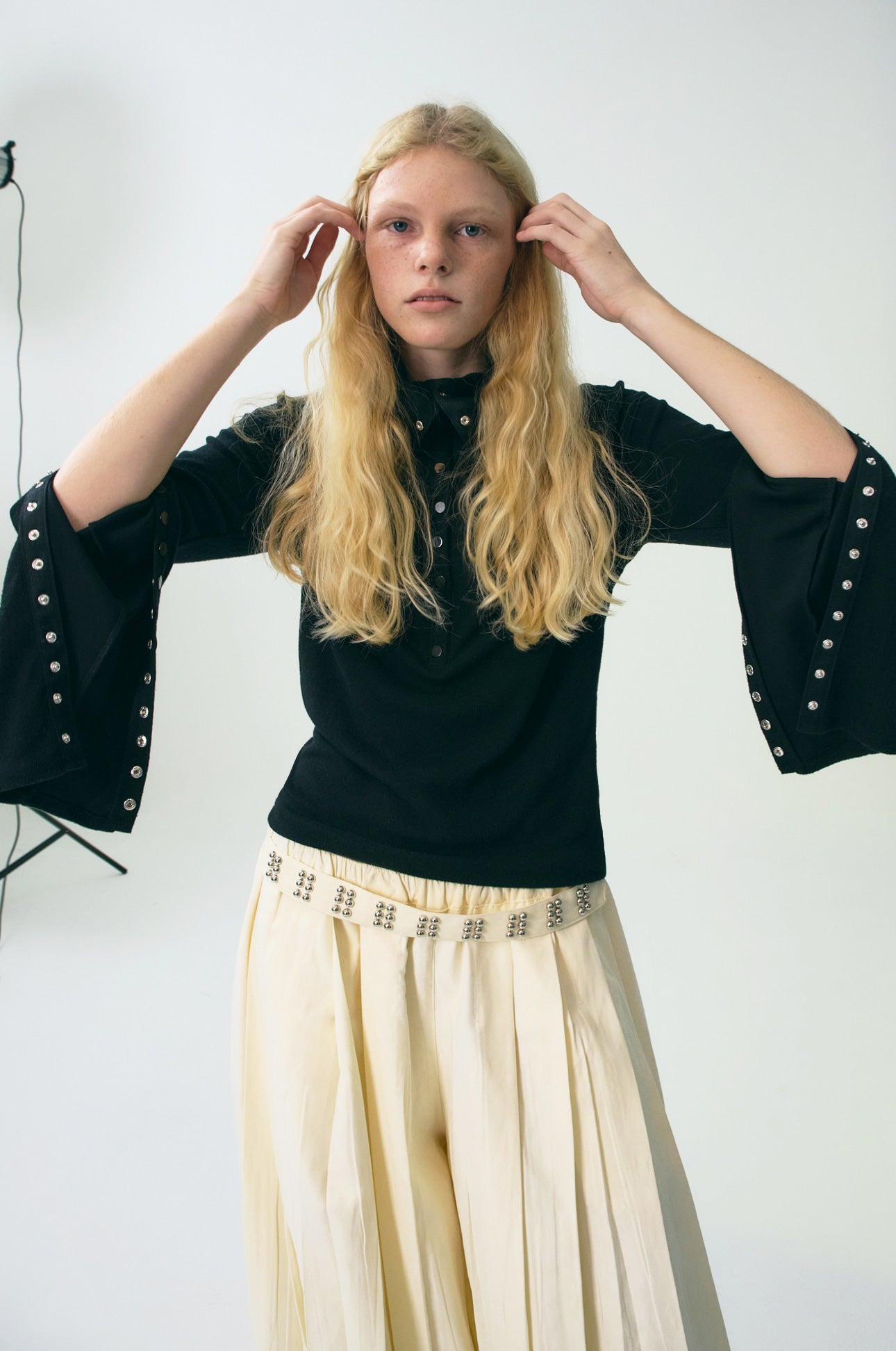 gimmetheyoung-fw-25-g-brushed-button-top-black-black-s