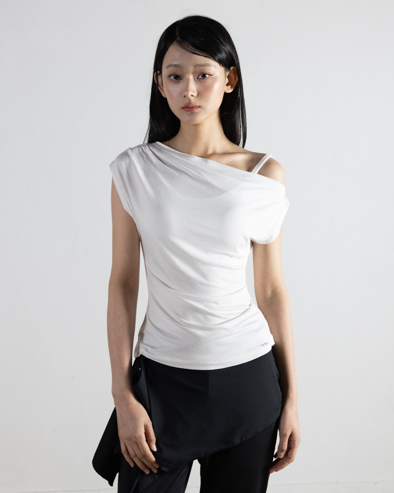 magoren-seoul-fw-26-one-shoulder-slim-fit-t-shirt-white-white-s