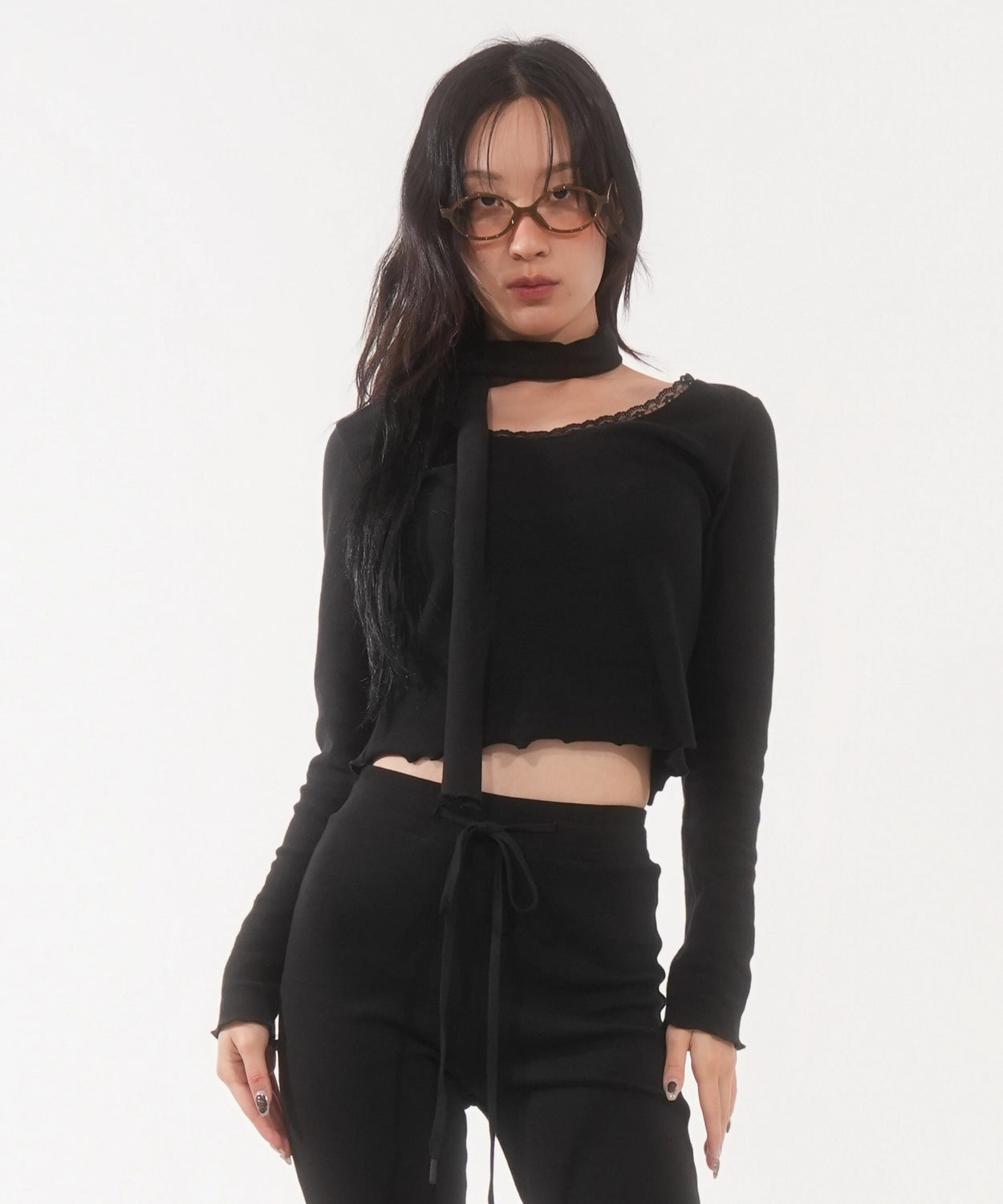 fanyoung-fw-25-lace-top-black-s