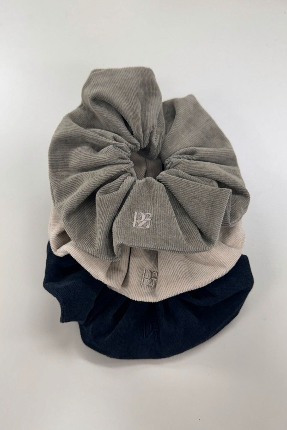 peep-fw-25-corduroy-circle-scrunchie-3colors-beige-s