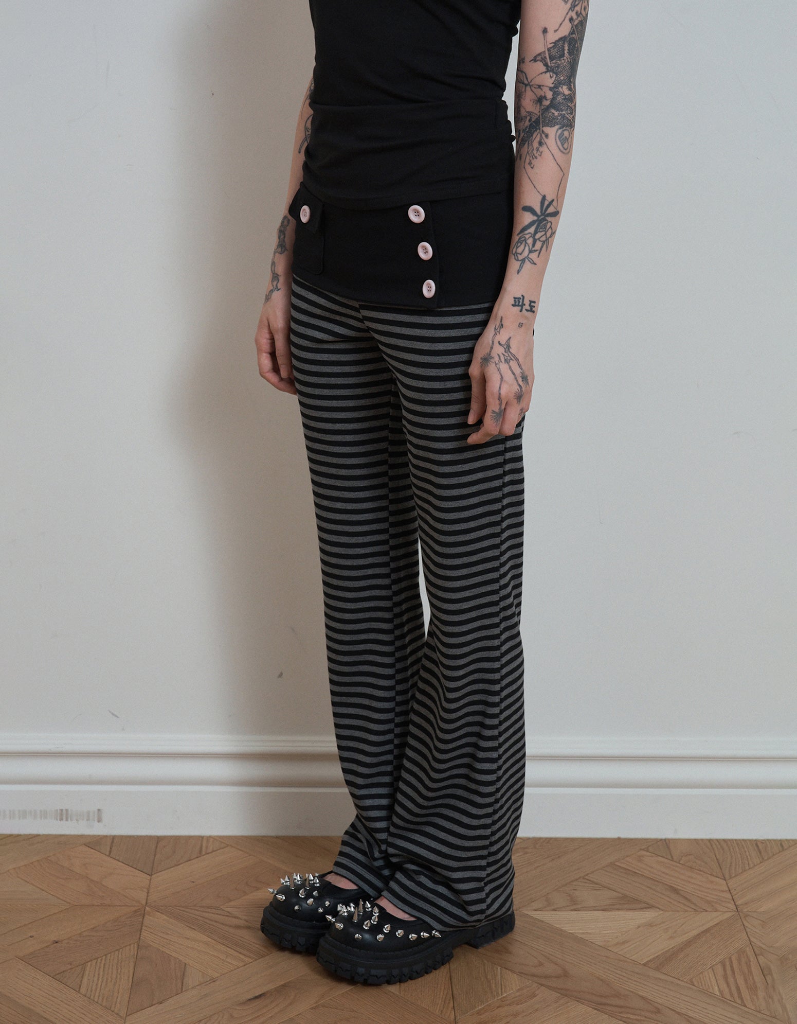 setup-exe-fw-26-skull-logo-stripe-flare-pants-black-s