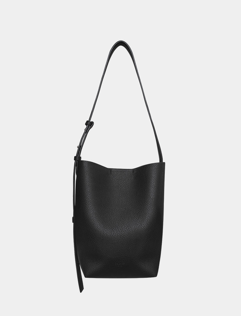 demaker-fw-25-woody-bucket-bag-black-black-o