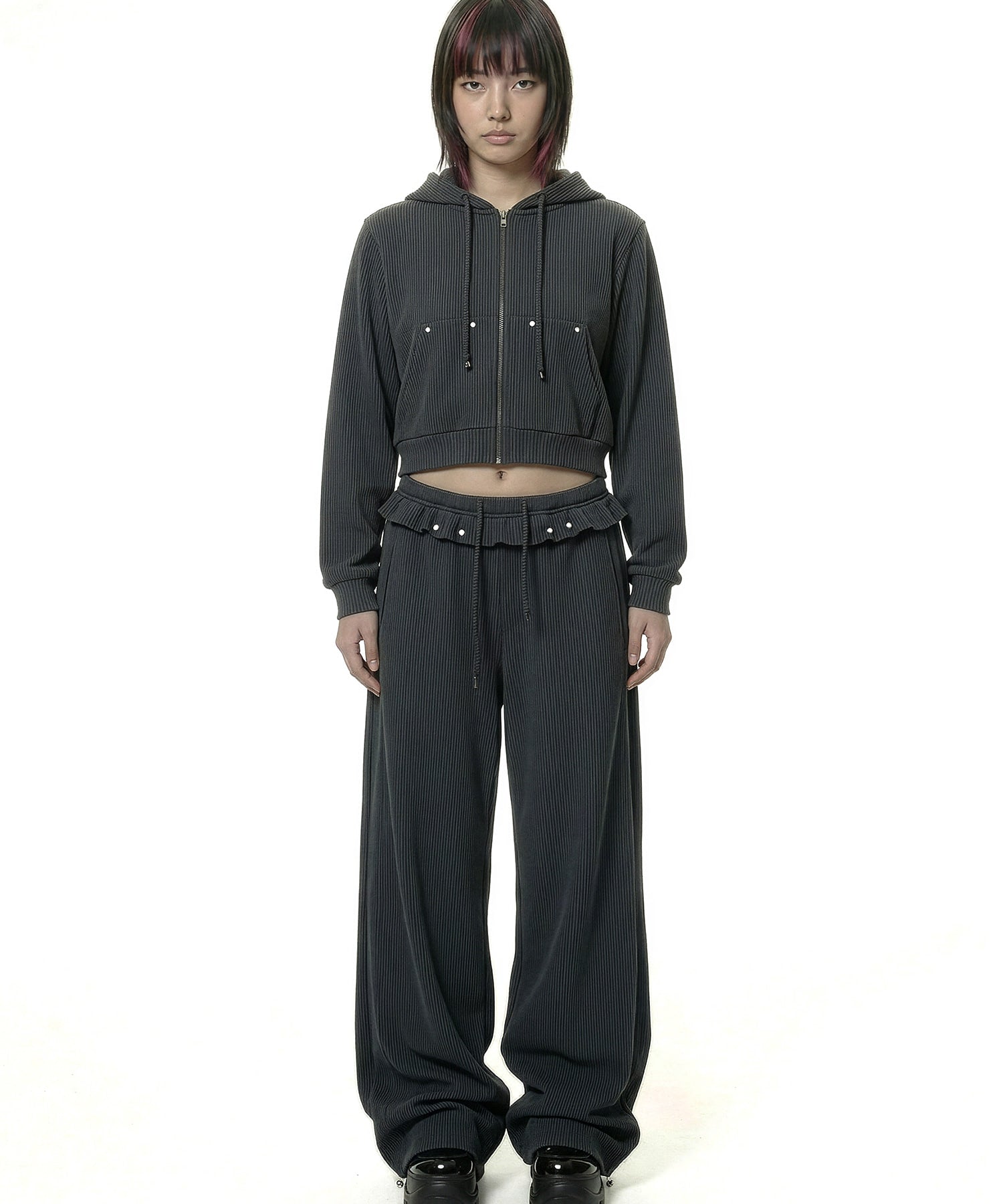 plasmasphere-ss-26-set-hash-carrot-studded-frill-waffle-sweat-set-2color-dark-grey-s