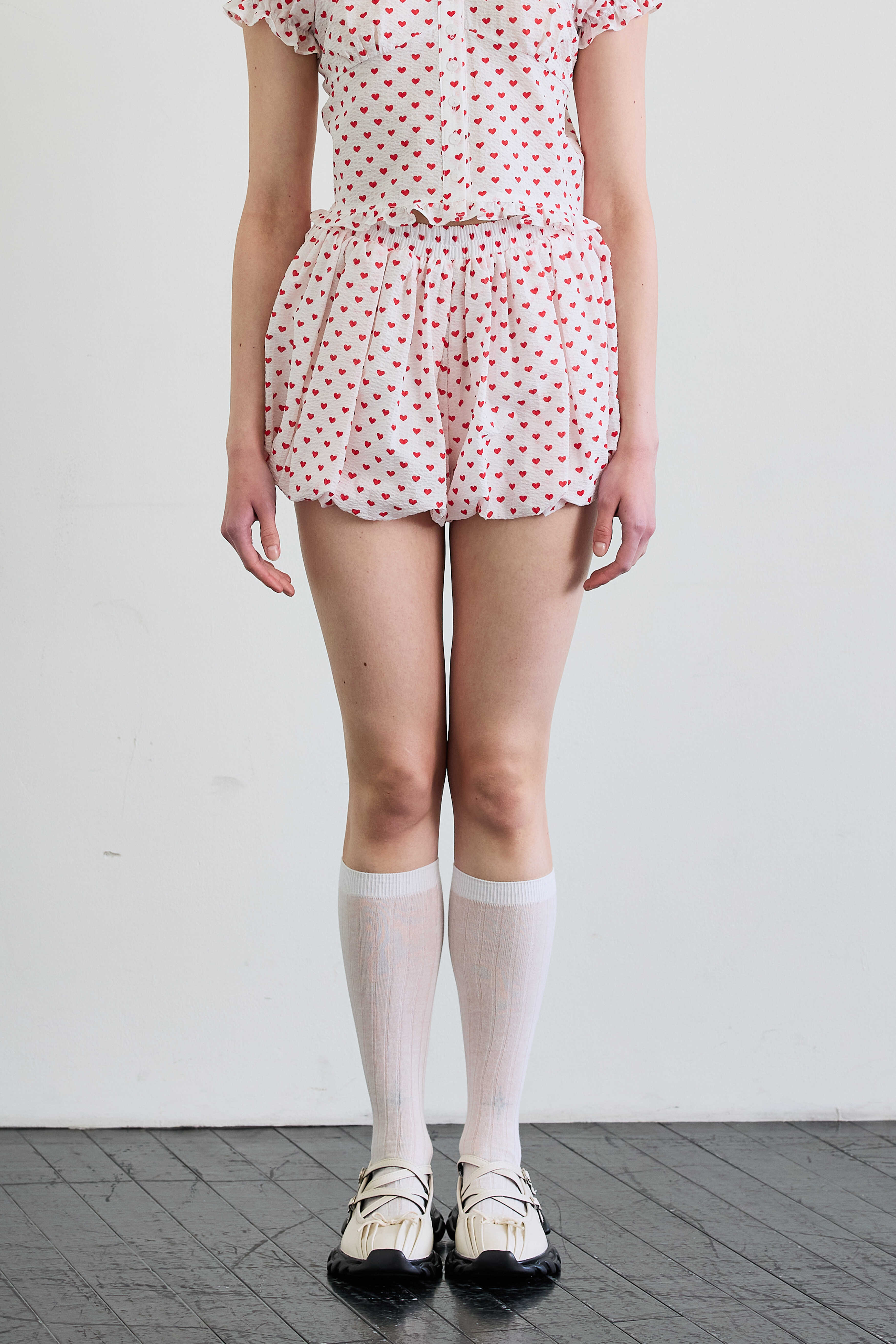 ari-ss-25-mini-heart-balloon-skirt-pants-/-white