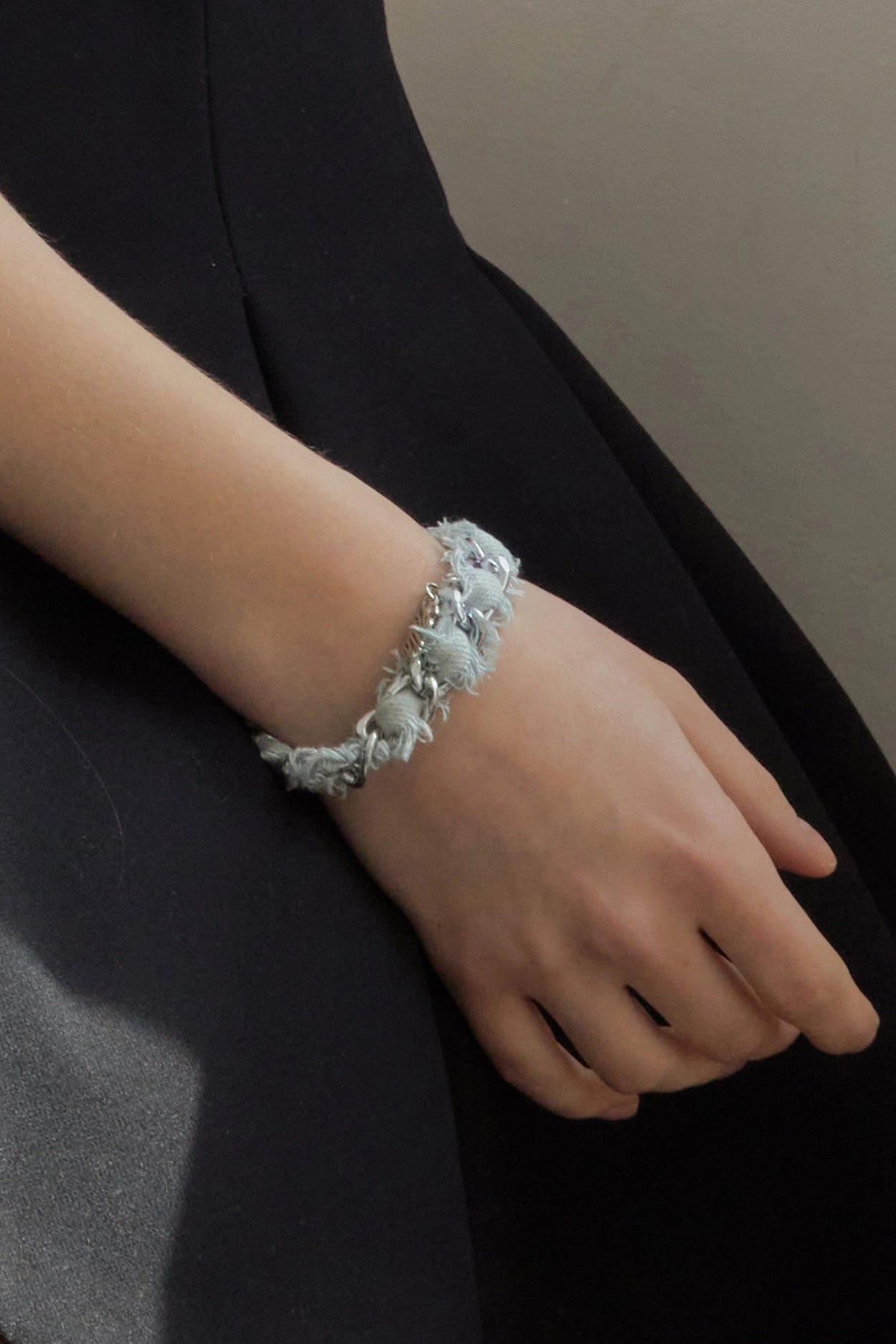 lolla-seasonless-grand-chain-bracelet-(light-denim)
