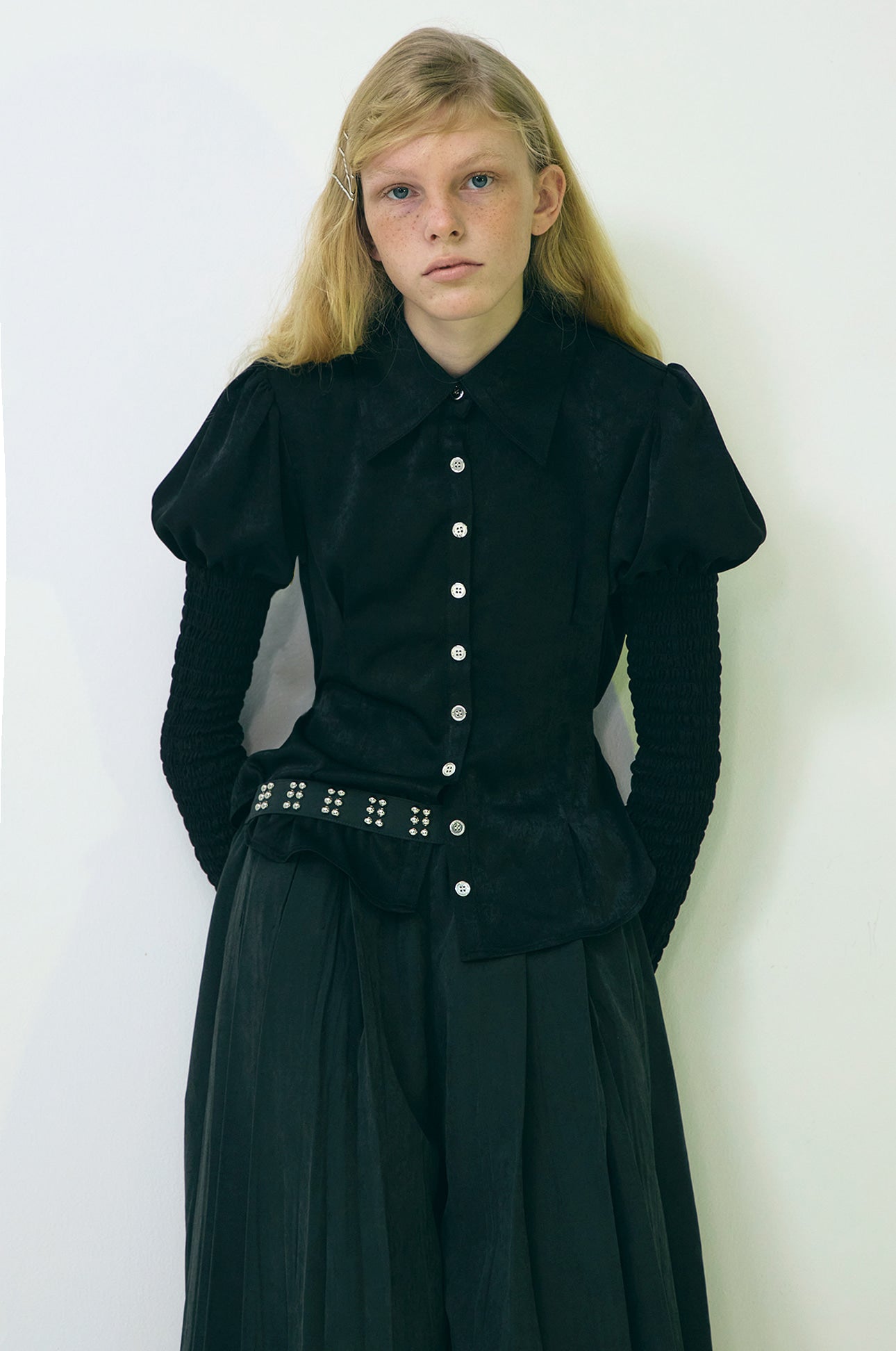 gimmetheyoung-fw-25-g-smocked-puff-silk-shirt-black-black-s