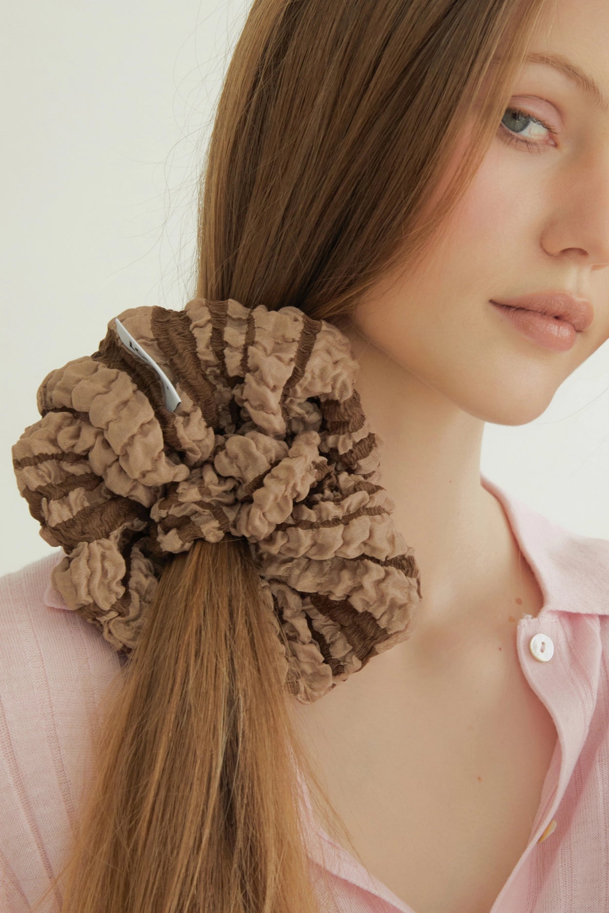 lolla-seasonless-bubble-puff-scrunch-(brown)