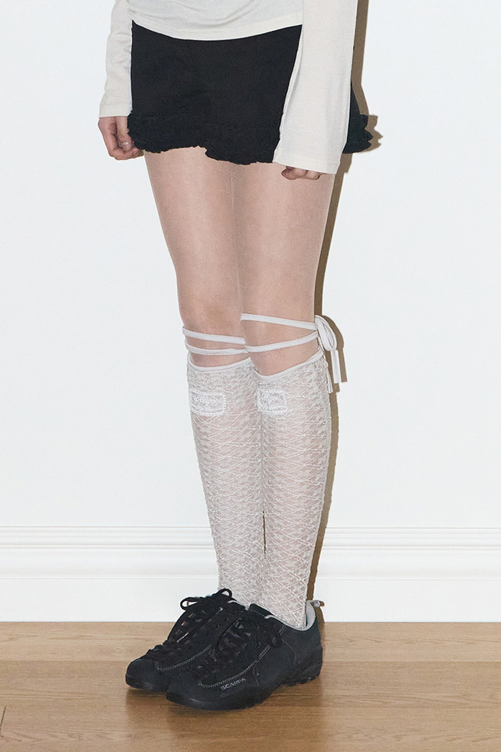 illigo-ss-26-lace-cross-leg-warmers-beige-beige-s