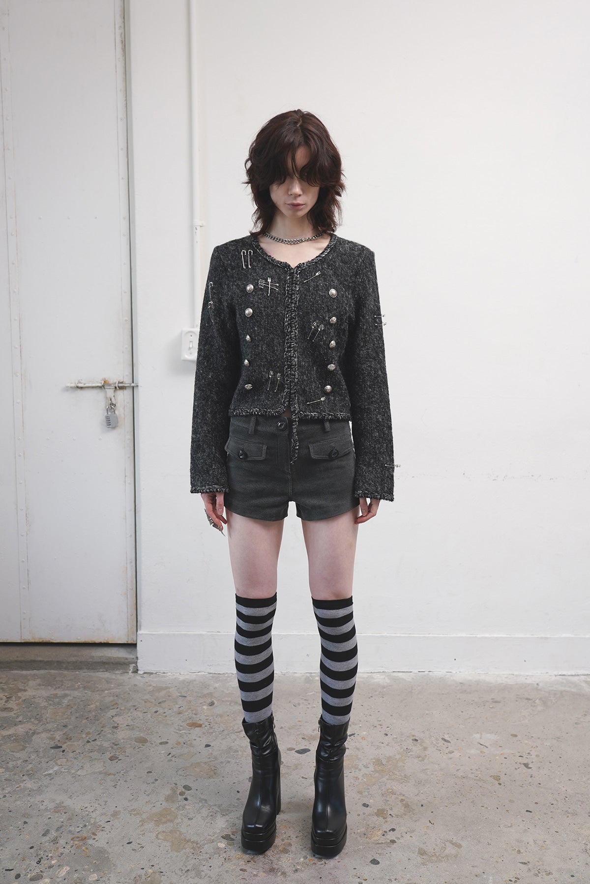 dared-fw-25-big-button-corduroy-shorts-black-s