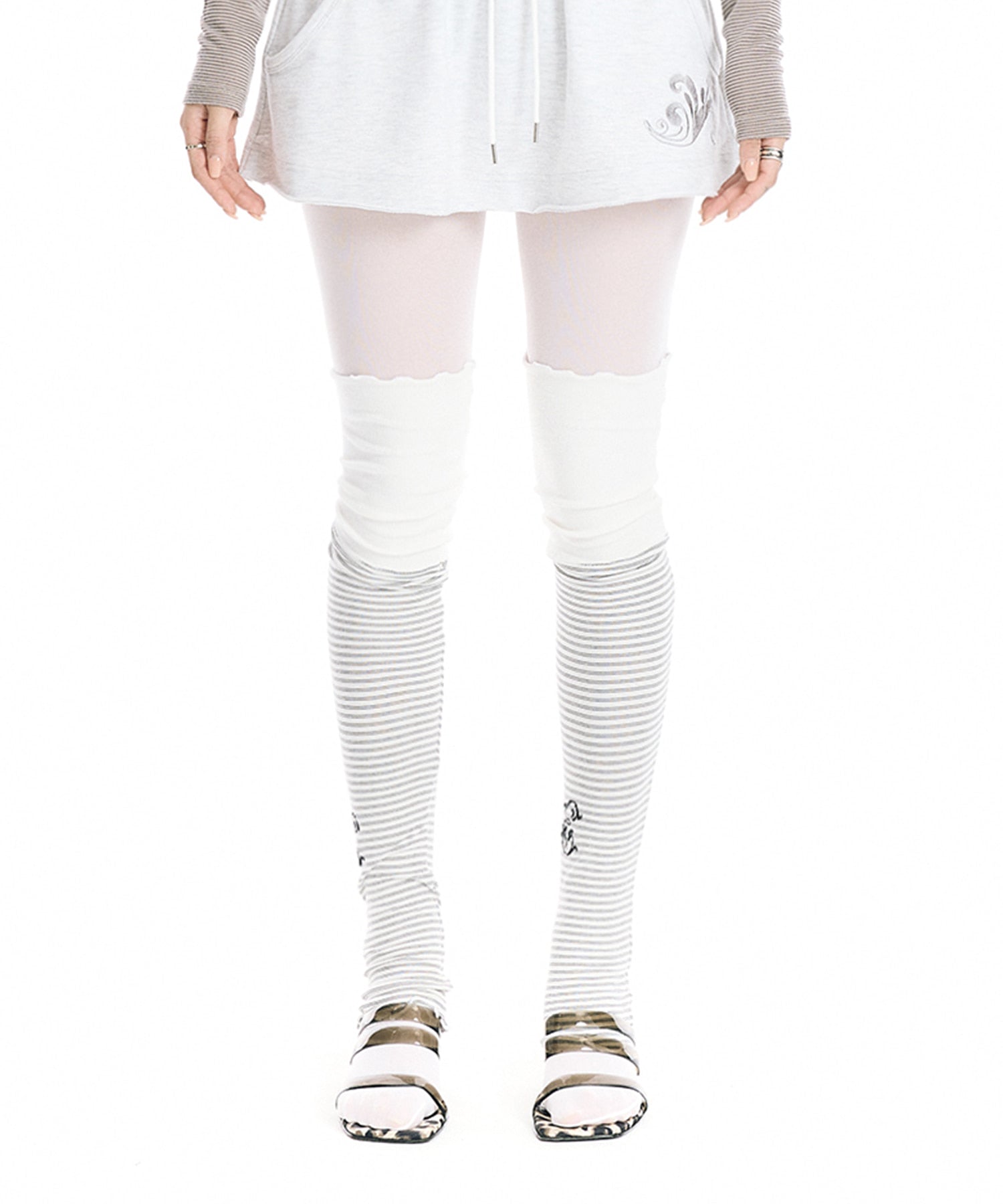 eessay-fw-25-striped-leg-warmers-white-white-s