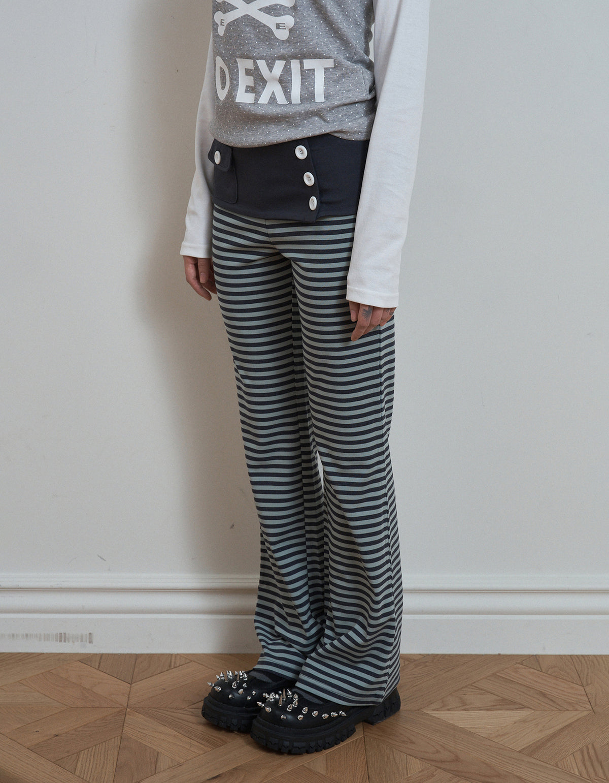 setup-exe-fw-26-skull-logo-stripe-flare-pants-mint-s