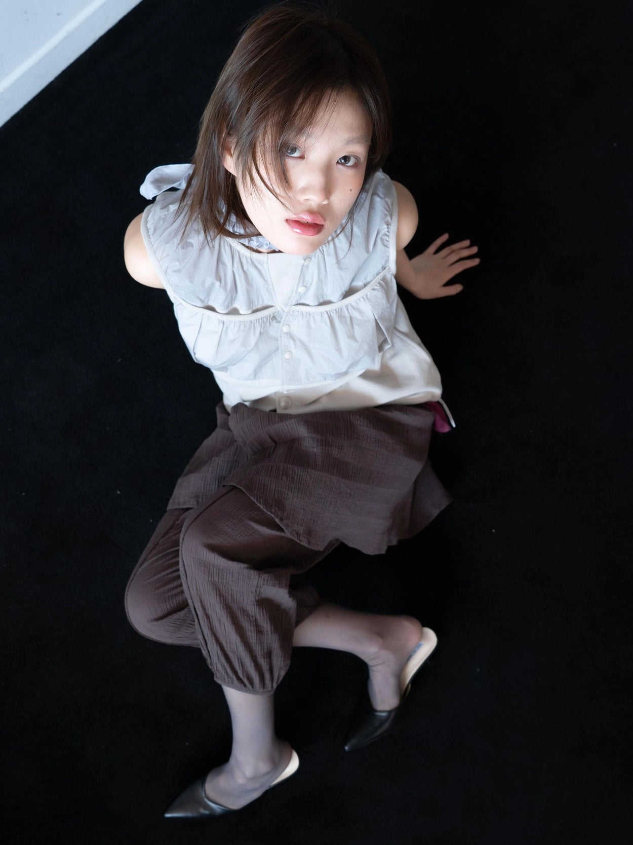 iina-official-ss-25-pique-vest(warm-grey)