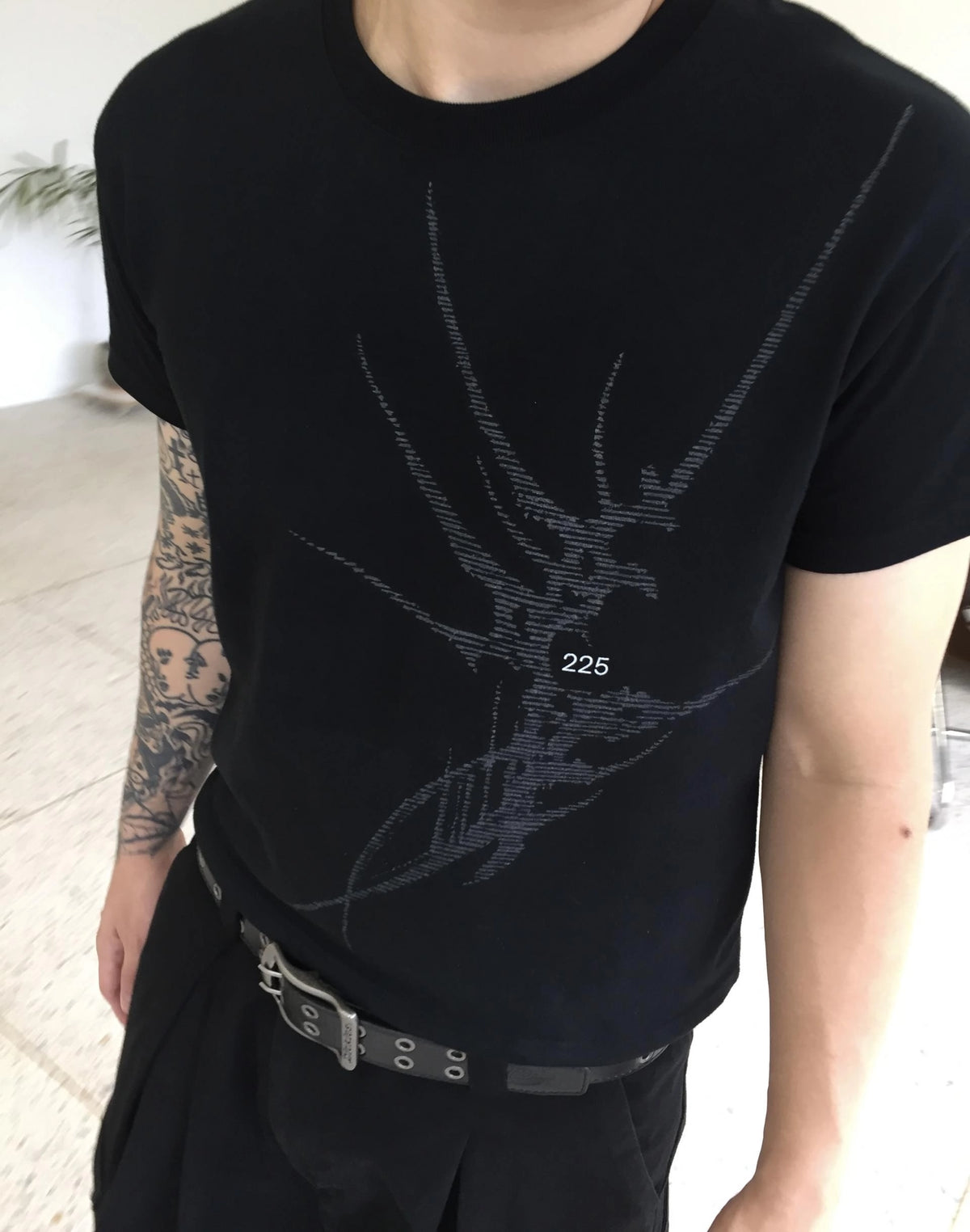 225 225 halftone line crop t shirt black