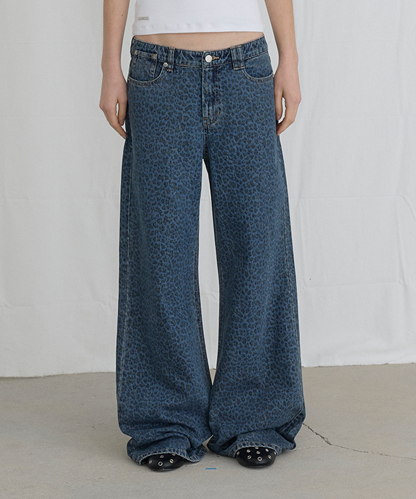 ordes-ss-25-leopard-straight-denim-pants
