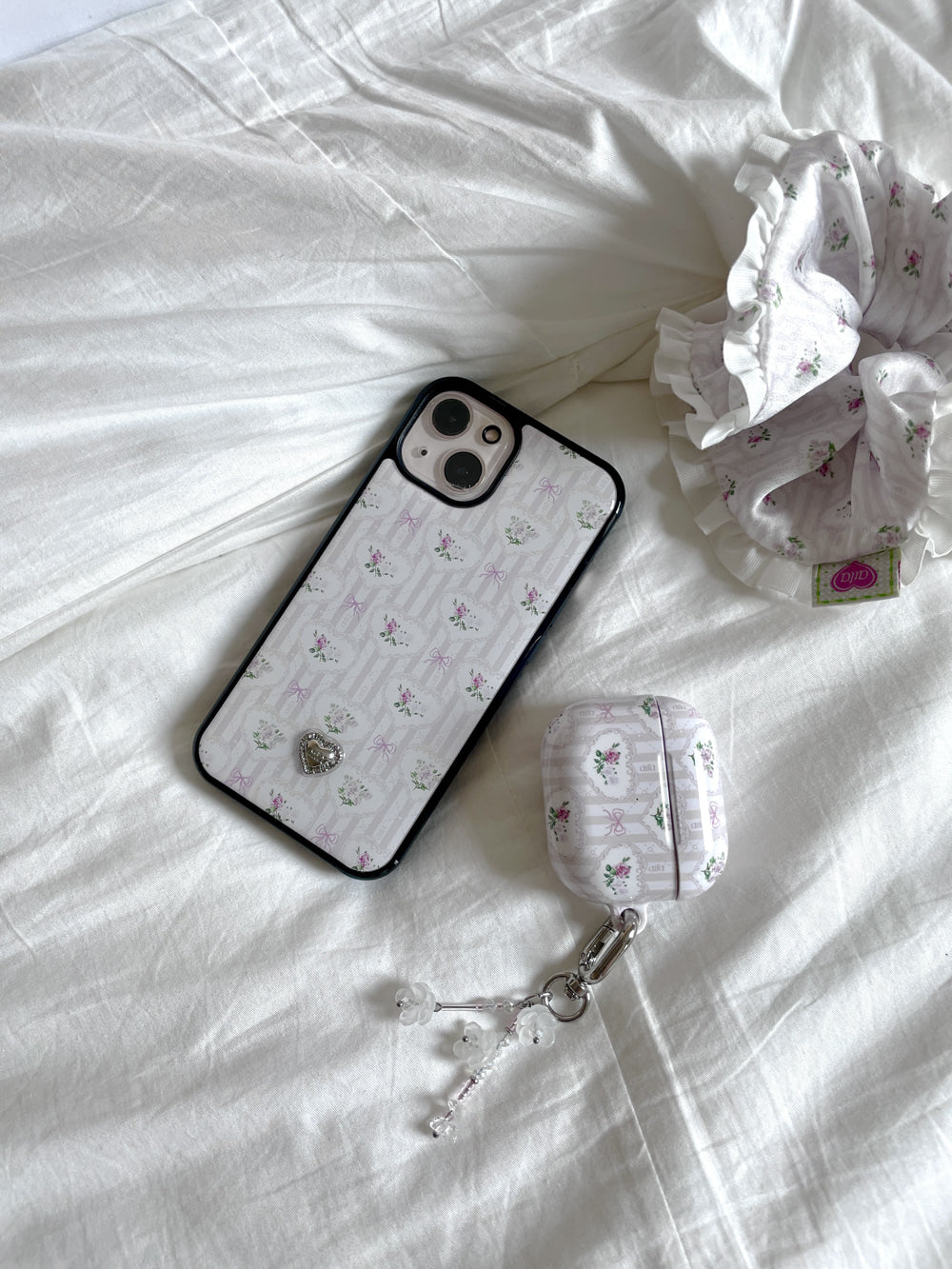 atta-ss-25-winter-rose-epoxy-phone-case-white-o