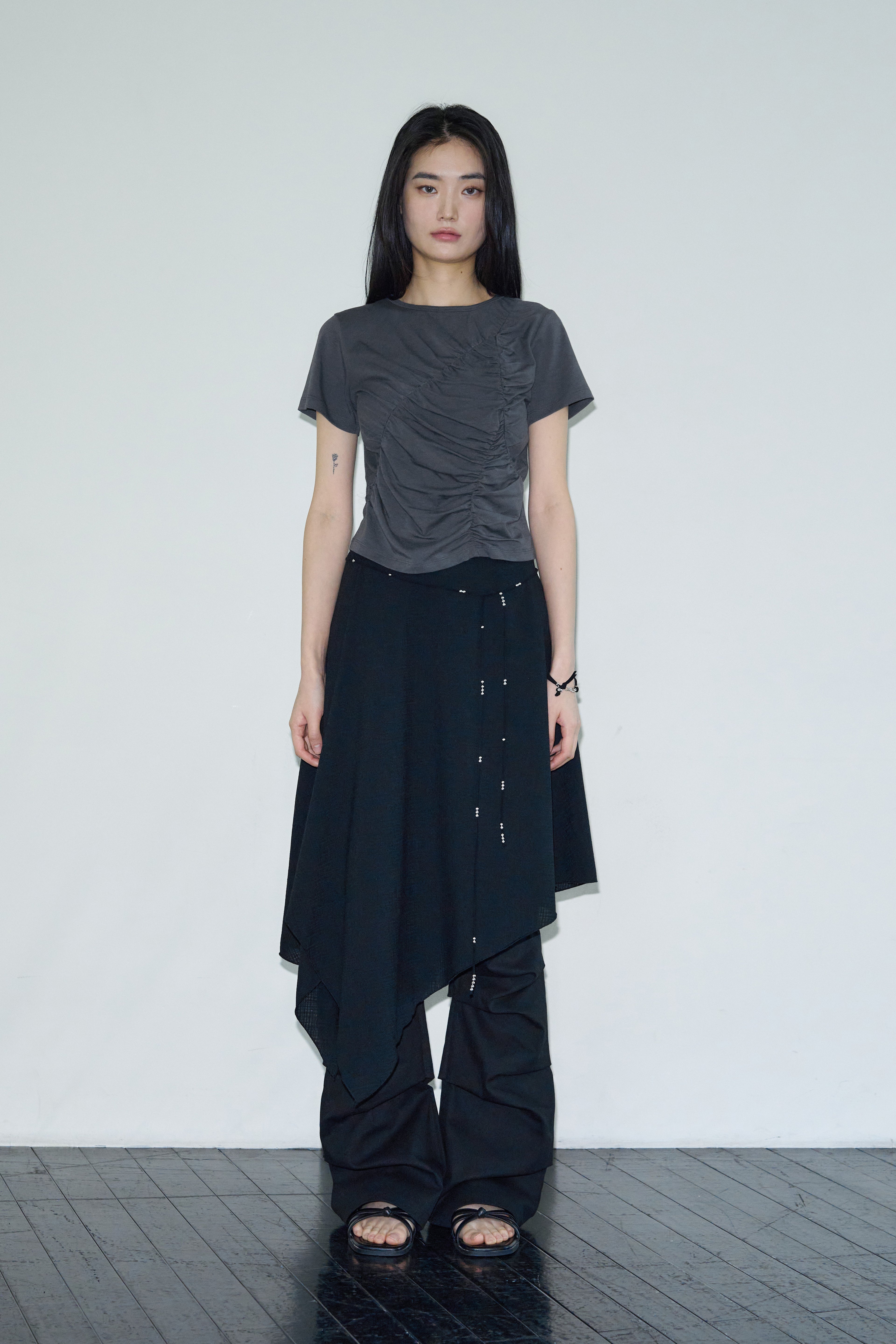 sis-a-ss-25-unbalance-seersucker-midi-skirt-/-black