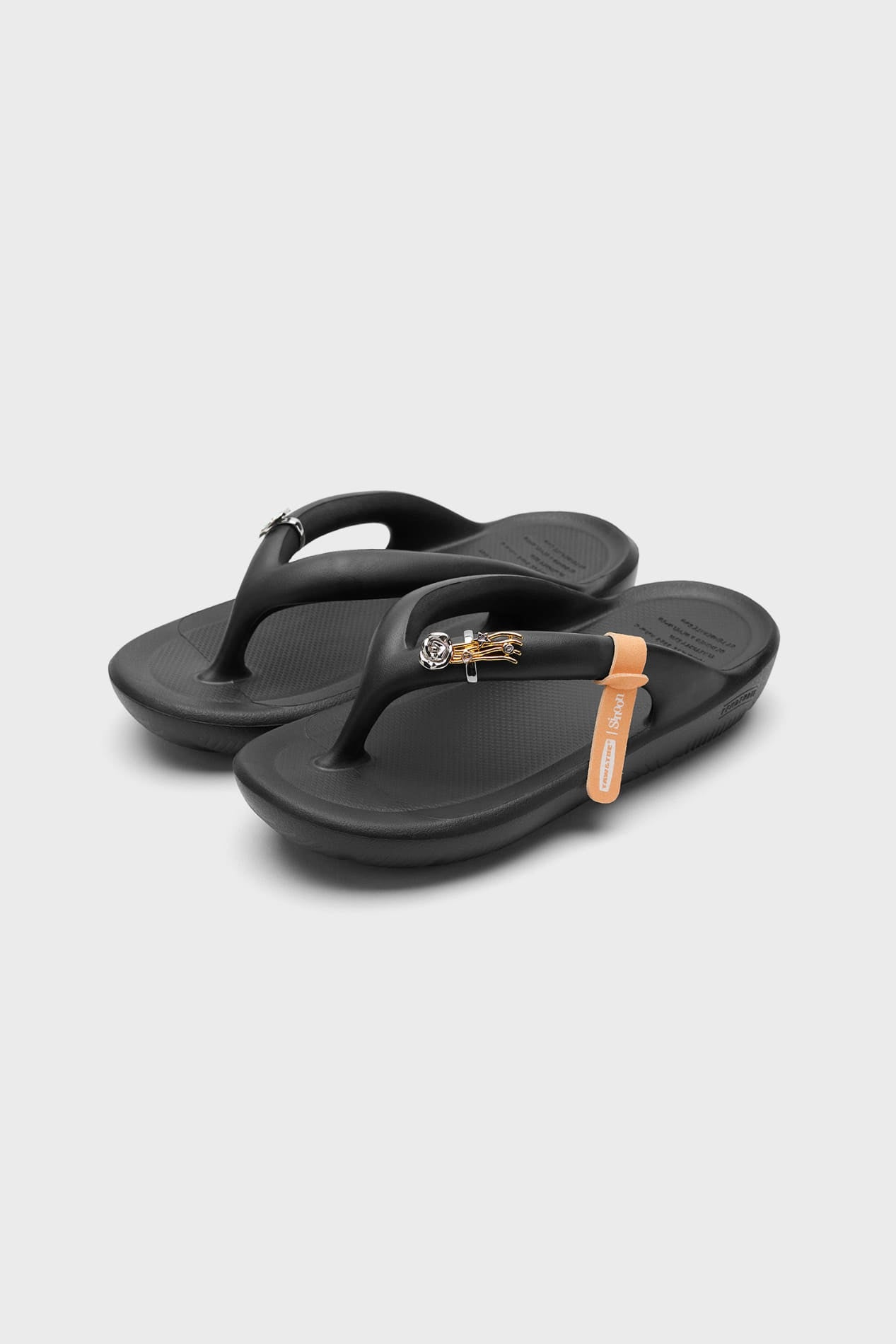 sinoon-ss-26-taw-toe-x-sinoon-zerovity-og-charm-set-black-black-black-s
