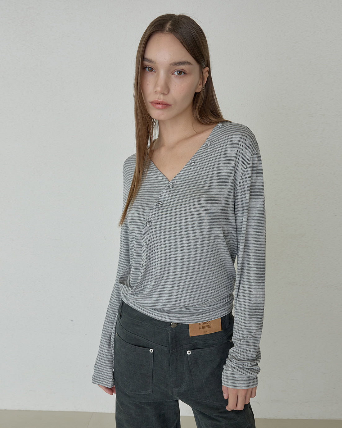 ordes-fw-25-stripe-drape-wrap-tee-grey-grey-s