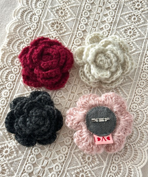 vonong-fw-25-rose-knit-corsage-small-size-ivory-s