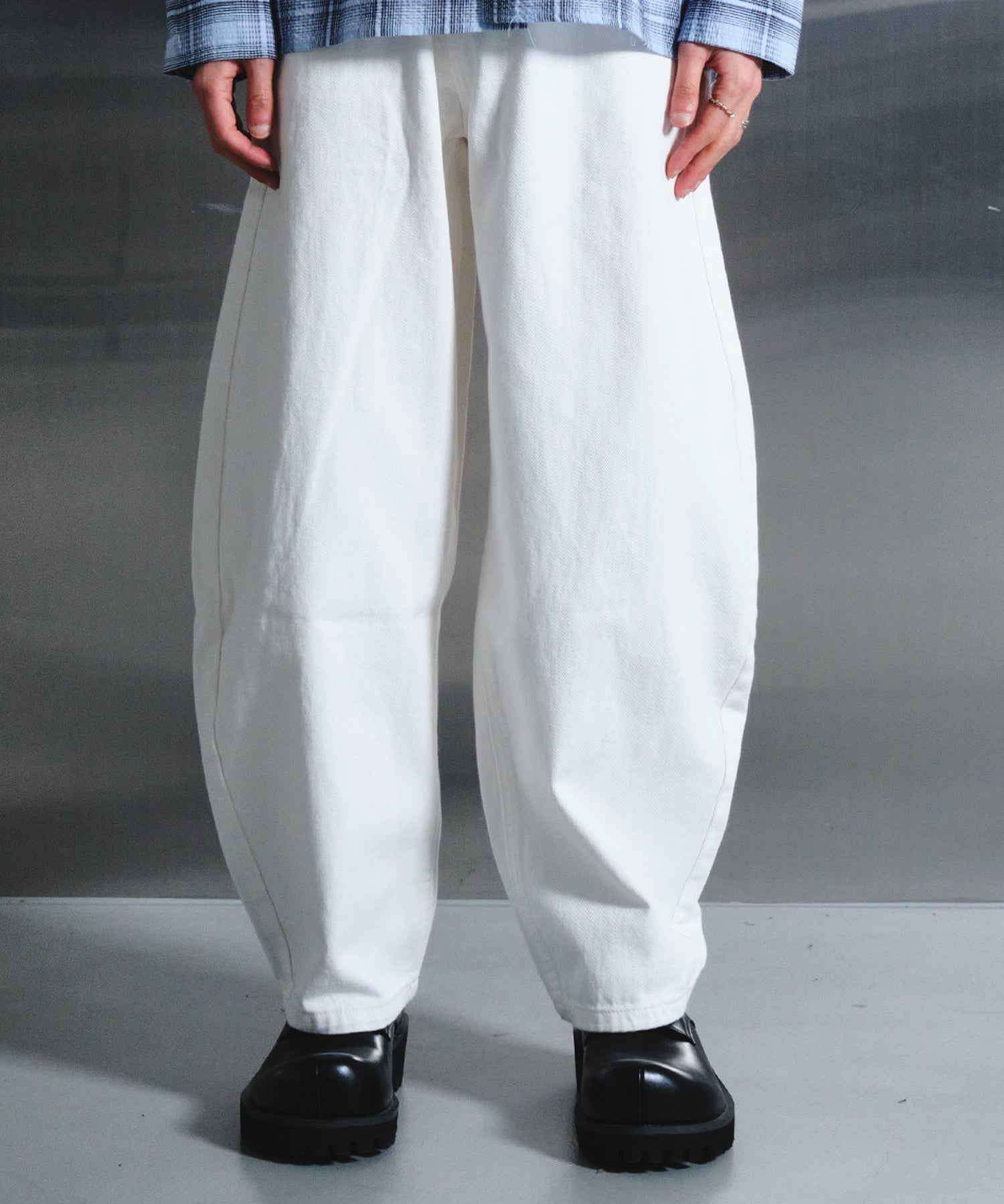 dwscompany-ss-25-balloon-fit-wide-denim-pants-(white)