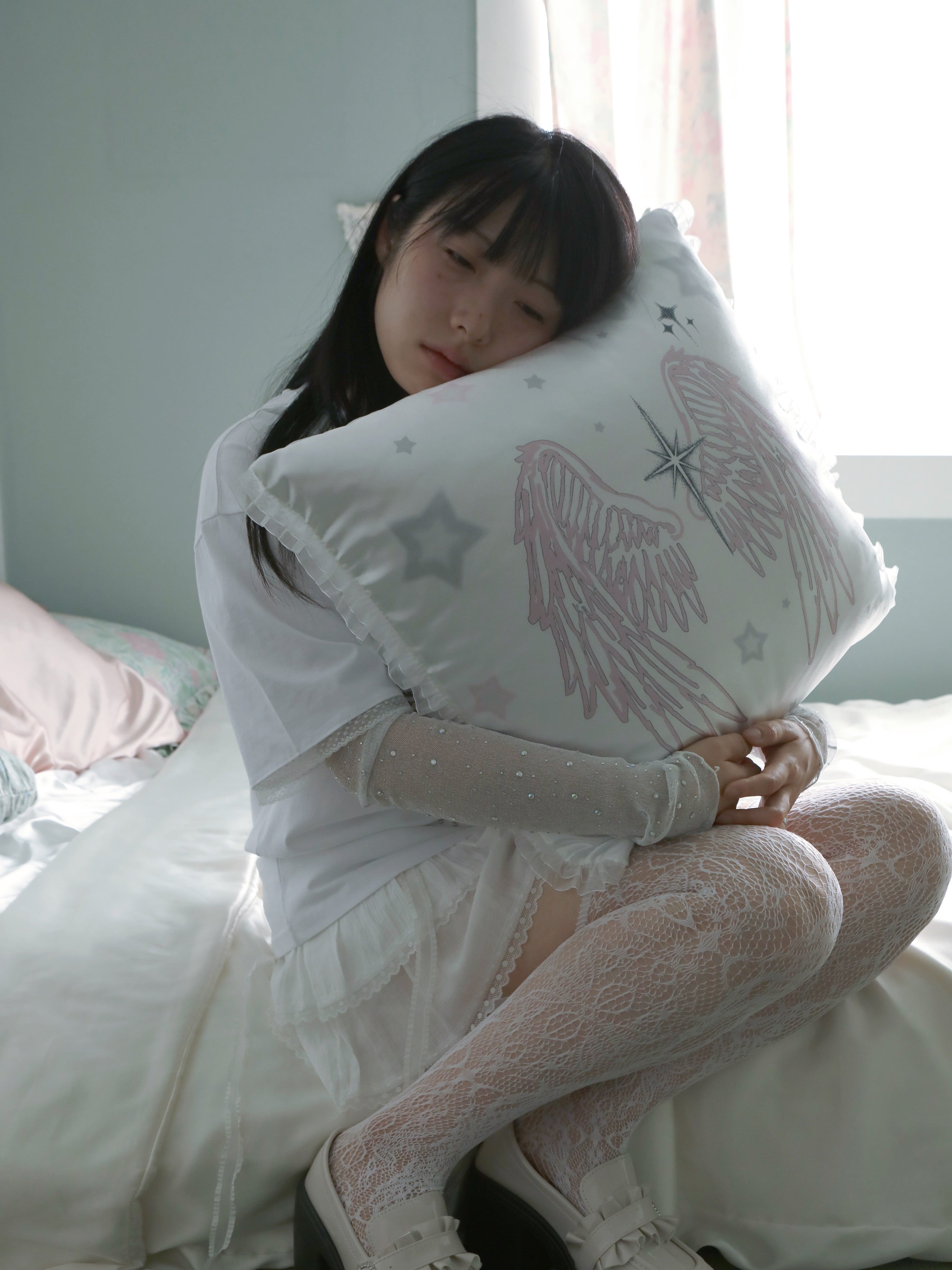 atta-ss-26-lfh-lost-wings-cushion-cover-50x50-white-o