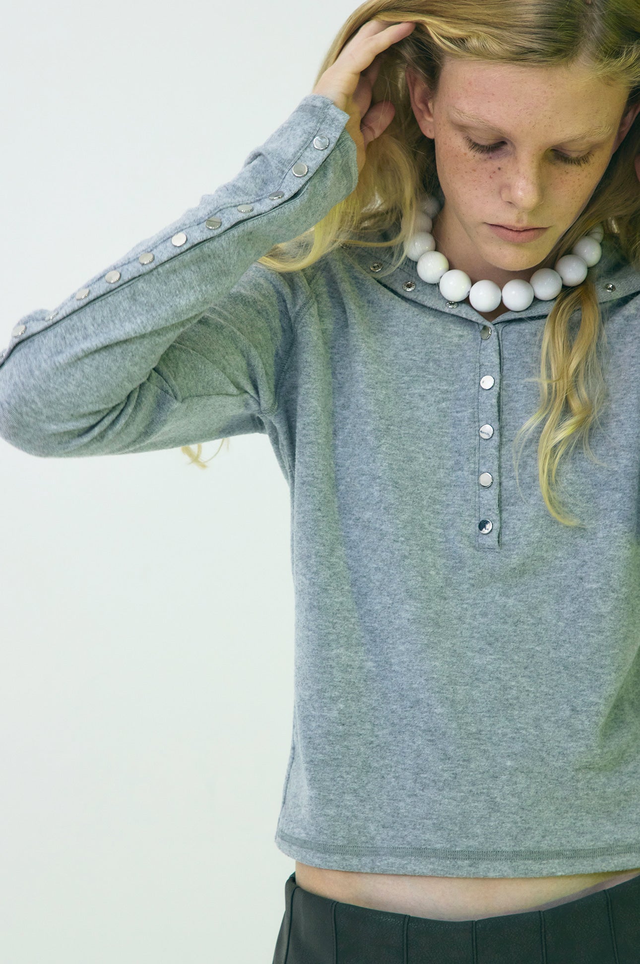 gimmetheyoung-fw-25-g-brushed-button-top-grey-grey-s