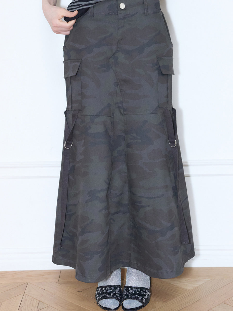 luv-is-true-ss-26-sy-cargo-long-skirt-charcoal-charcoal-s