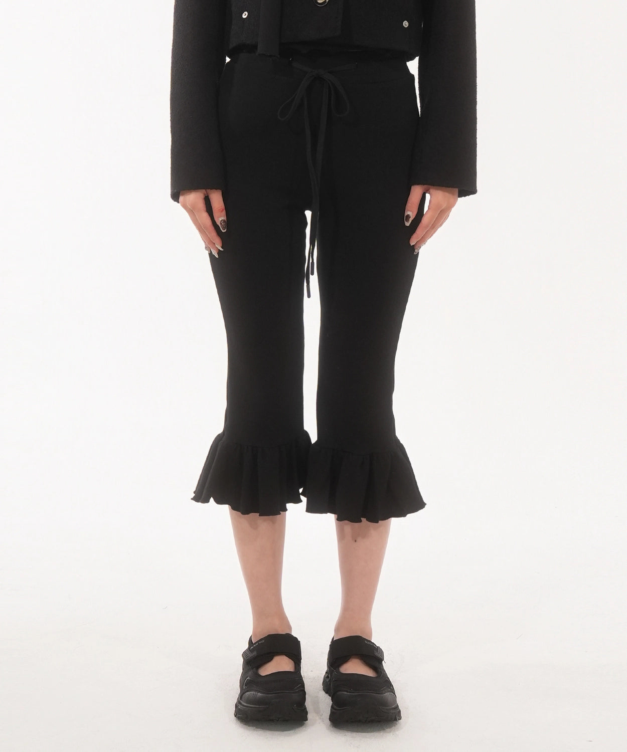 fanyoung-fw-25-frill-capri-pants-black-black-s