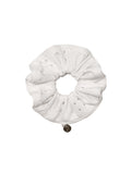 glowny-ss-24-charm-scrunchie-white