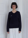 meenderi-ss-26-classic-logo-v-neck-knit-navy-navy-s