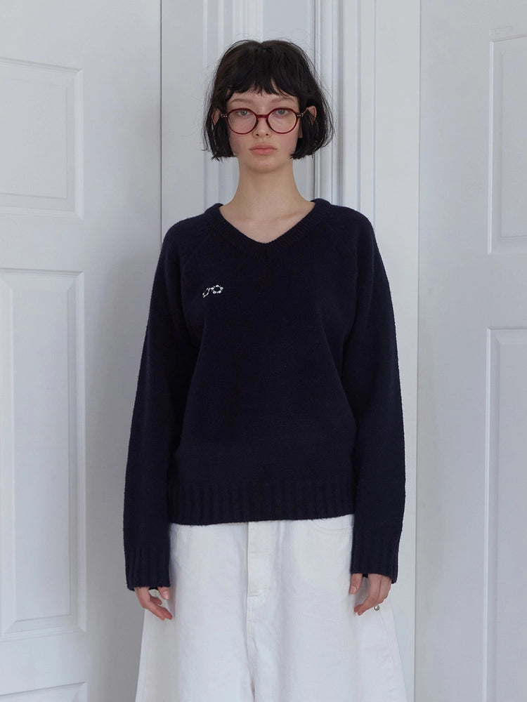 meenderi-ss-26-classic-logo-v-neck-knit-navy-navy-s
