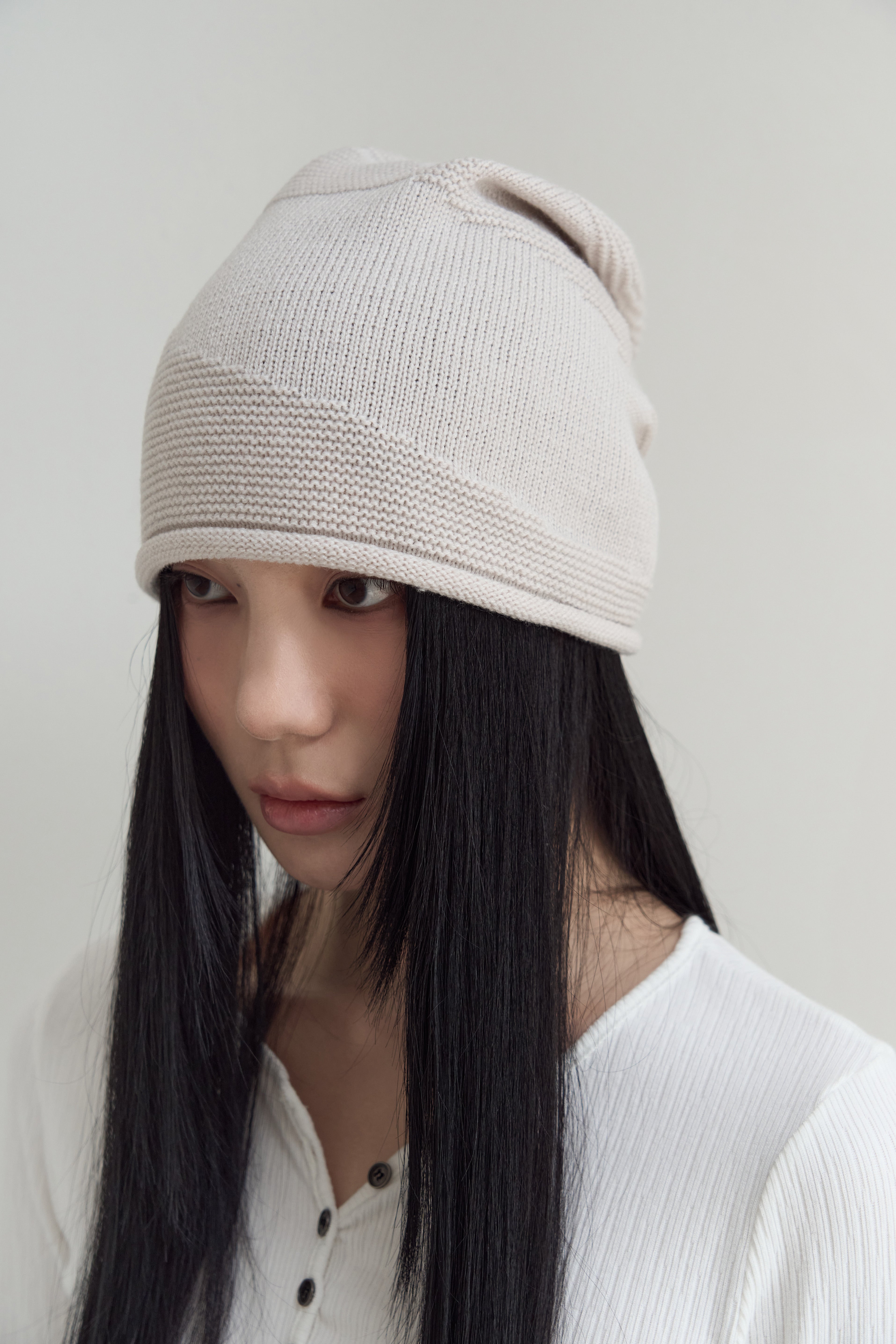 [SIS A] CONTRAST EMBOSS STRING BEANIE / GRAYISH BEIGE
