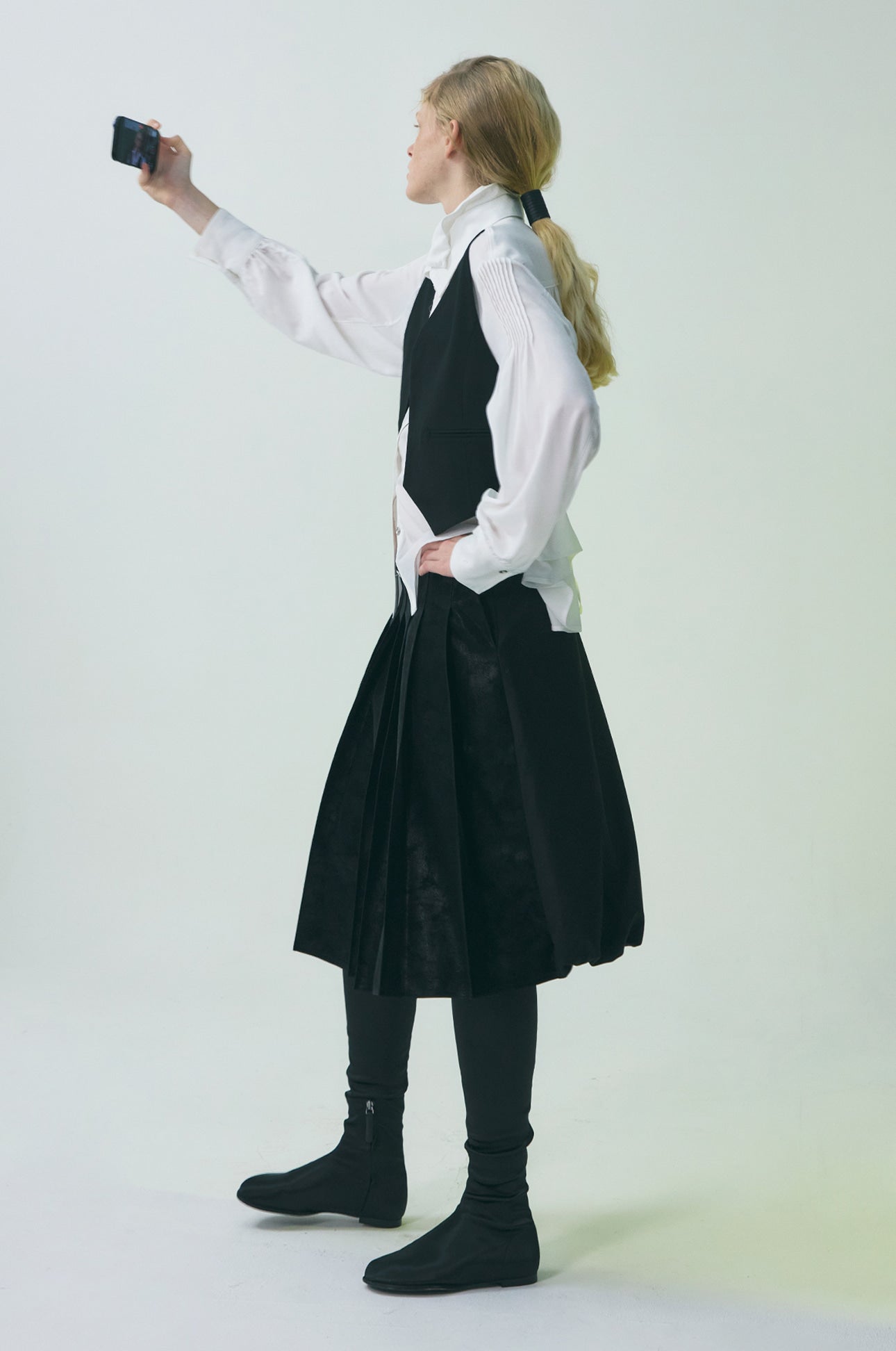 gimmetheyoung-fw-25-g-tailored-leather-midi-skirt-black-black-s