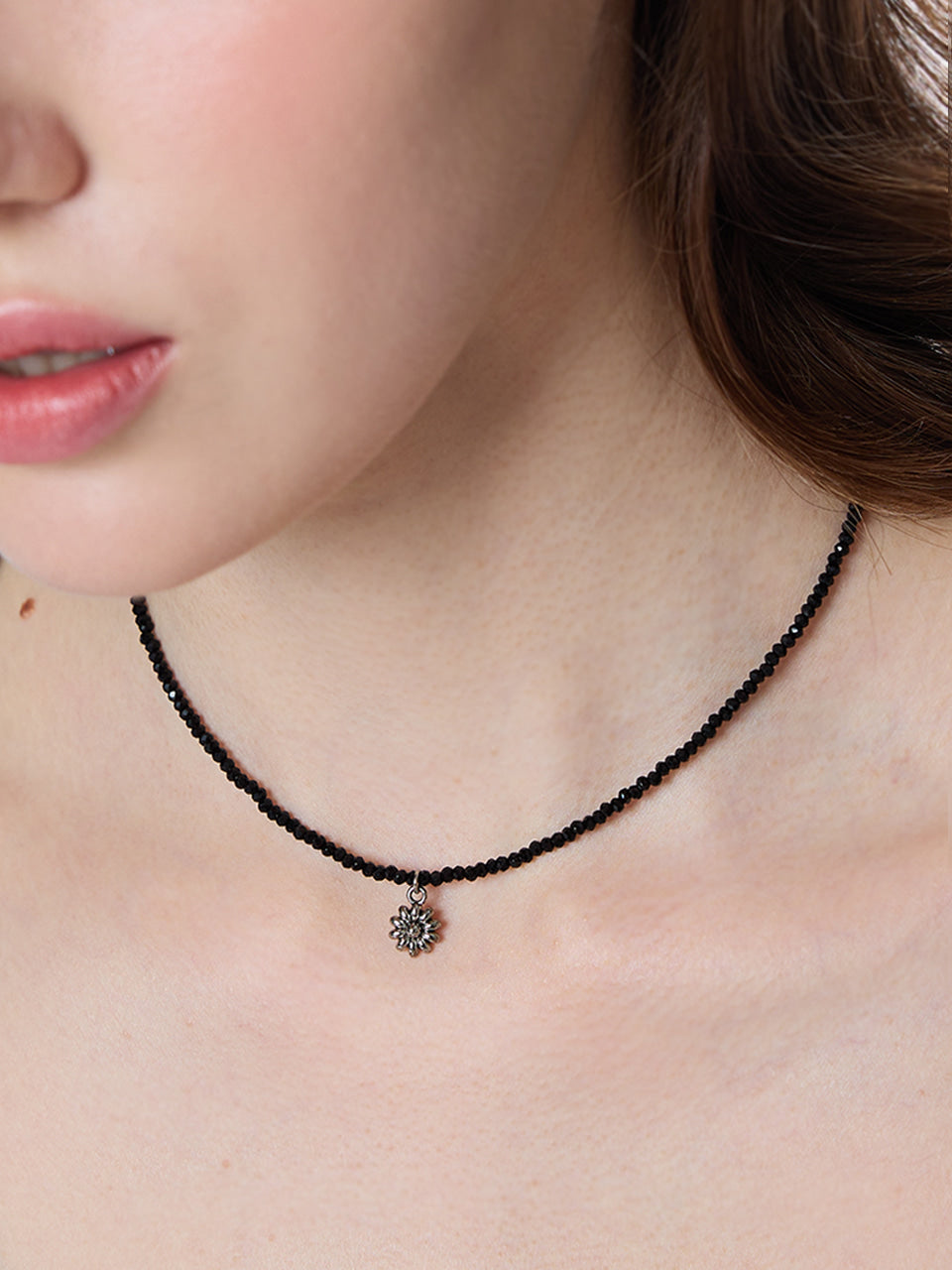 lombrillant-fw-25-fleur-vintage-beads-necklace-black-s