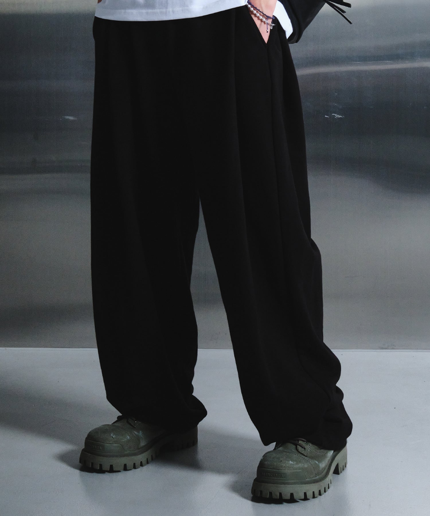 dwscompany-ss-25-two-pintuck-sweatpants-(black)