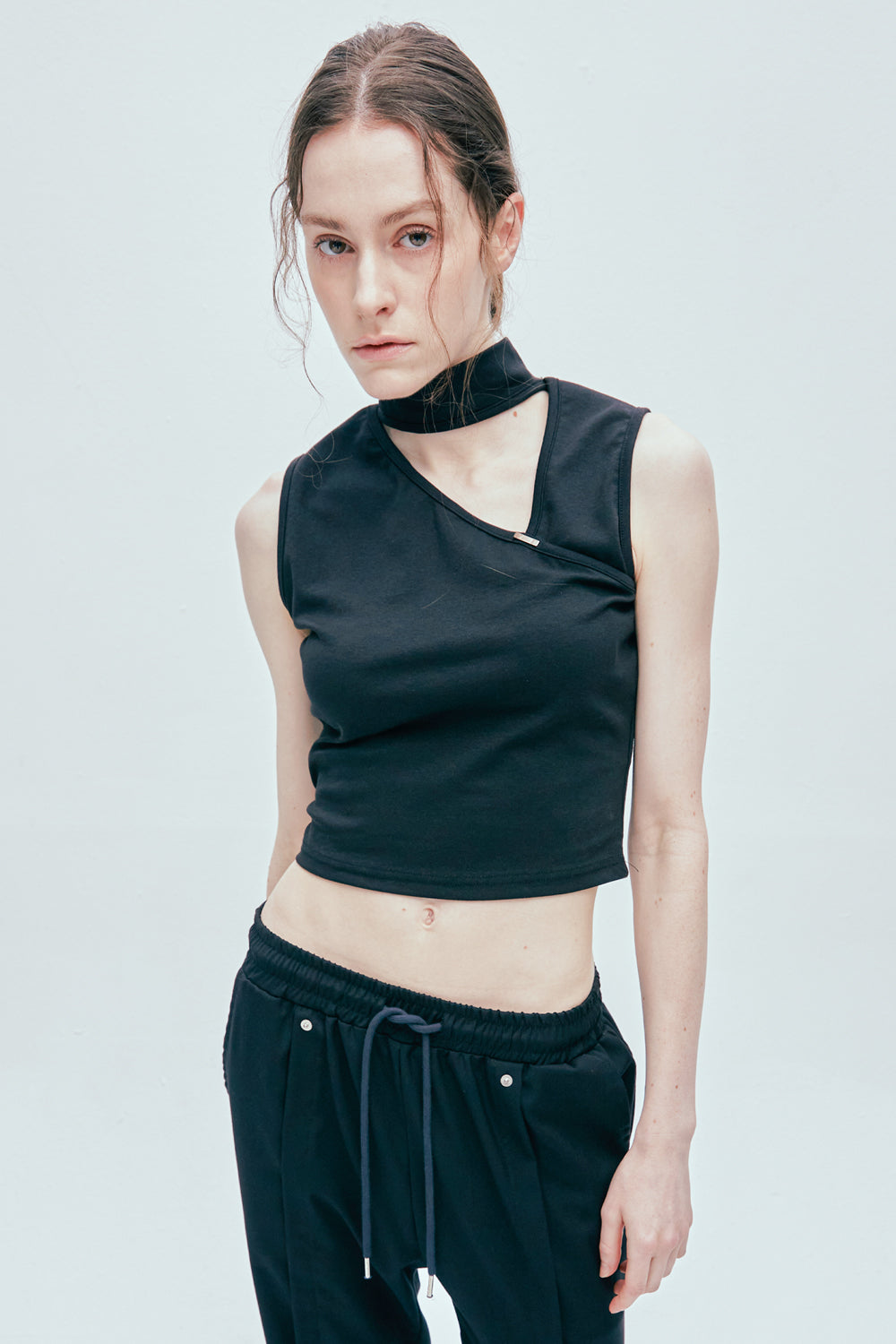 ssy-ss-25-bermuda-back-string-halter-neck-black