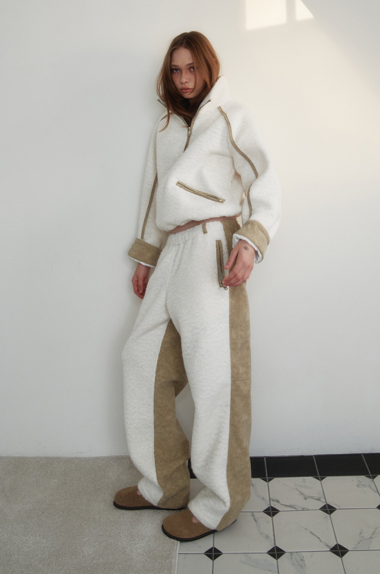 gimmetheyoung-fw-24-g_half-sherpa-leather-pants-/-ivory