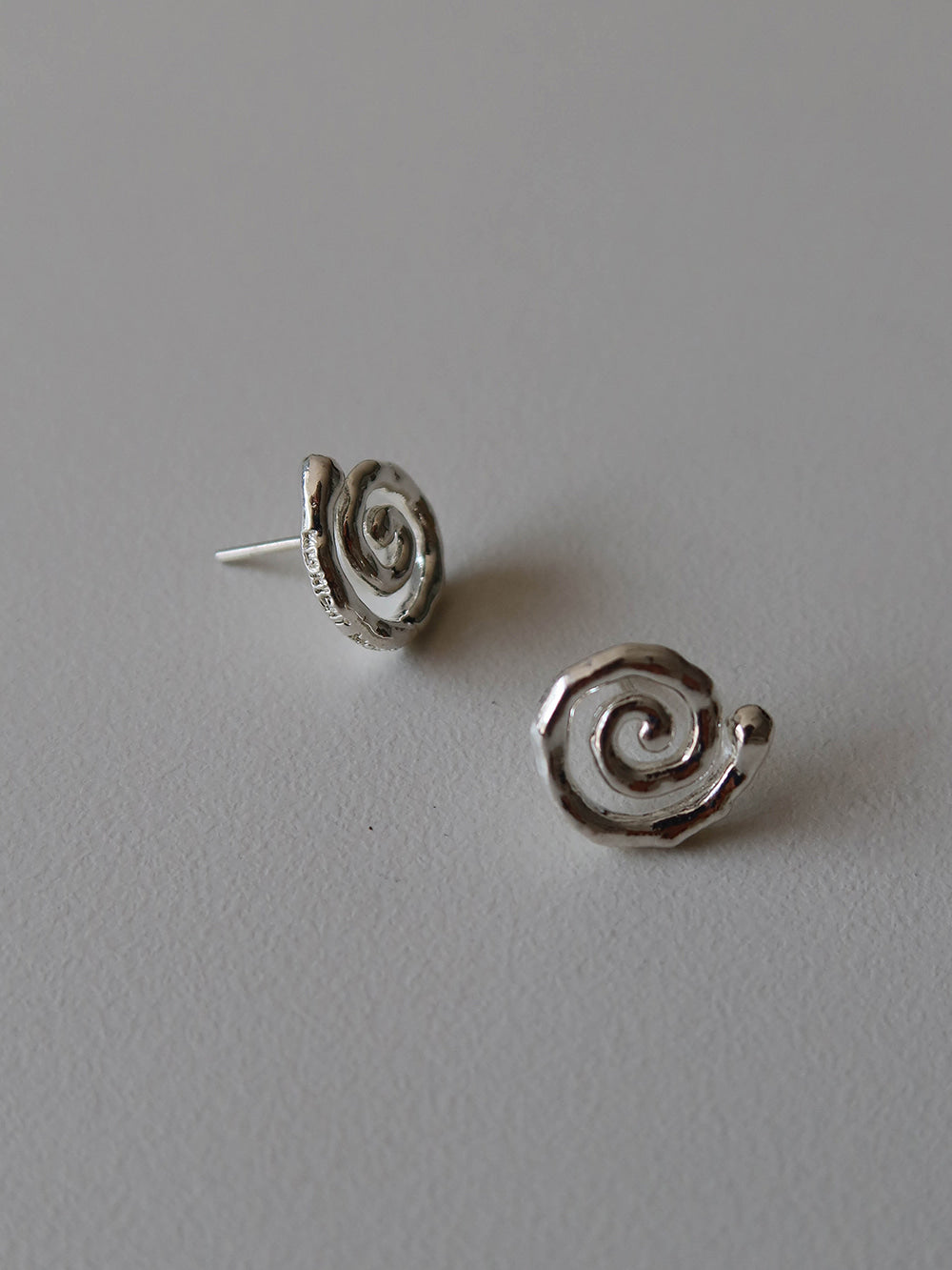 midnight-moment-ss-26-spiral-mini-earring-silver-silver-s